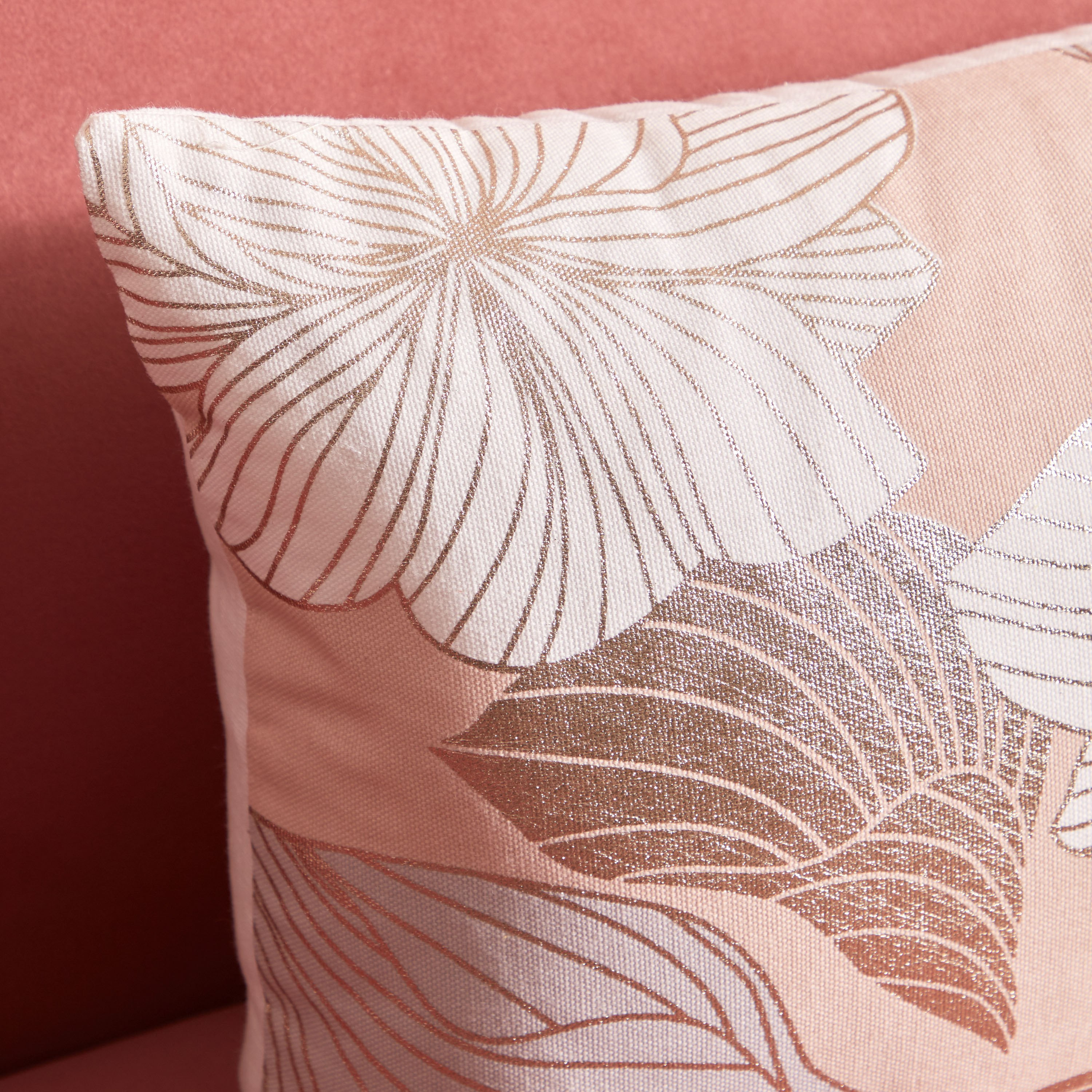 وسادة محشوة بطبعات رقمية وفويل وولار من آمبوج - 30x50 سم-hbxlivingroom-furnishings-cushionsandcovers-filledcushions-image-2