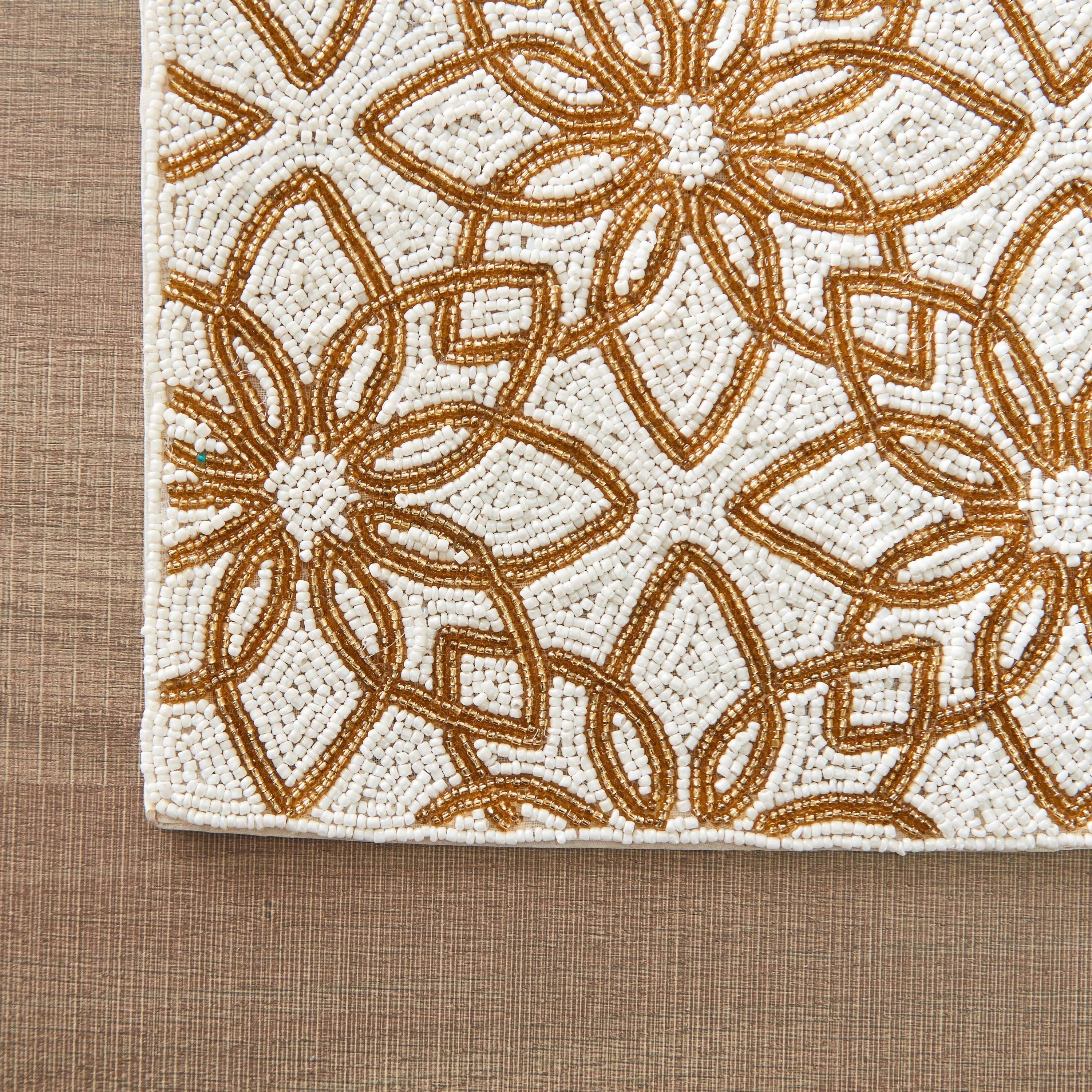 مفرش طاولة مزيّن بالخرز من آمبوج - 33x99 سم-hbxdecorandfurnishings-homefurnishings-tablelinens-image-2