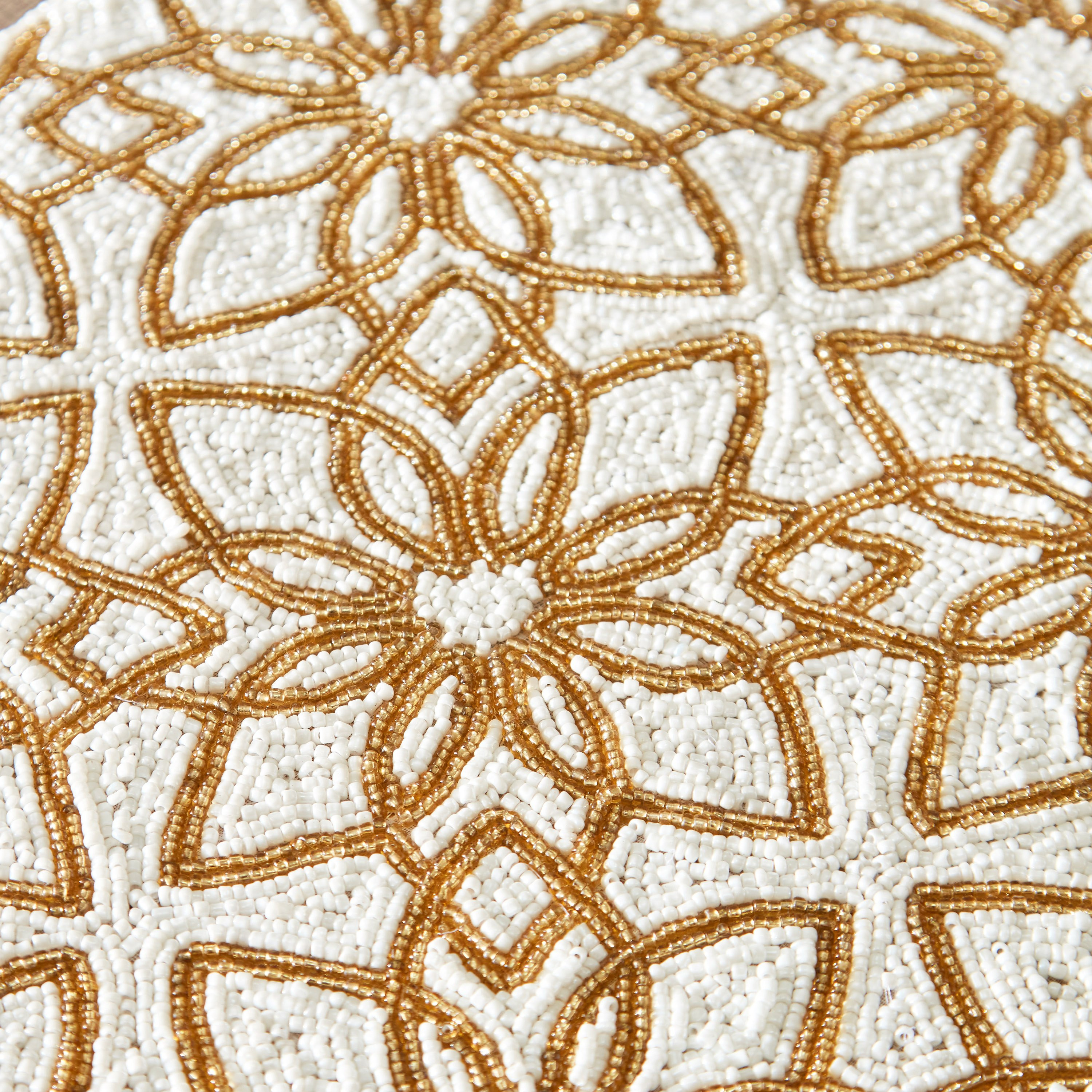 مفرش طاولة مزيّن بالخرز من آمبوج - 33x99 سم-hbxdecorandfurnishings-homefurnishings-tablelinens-image-3