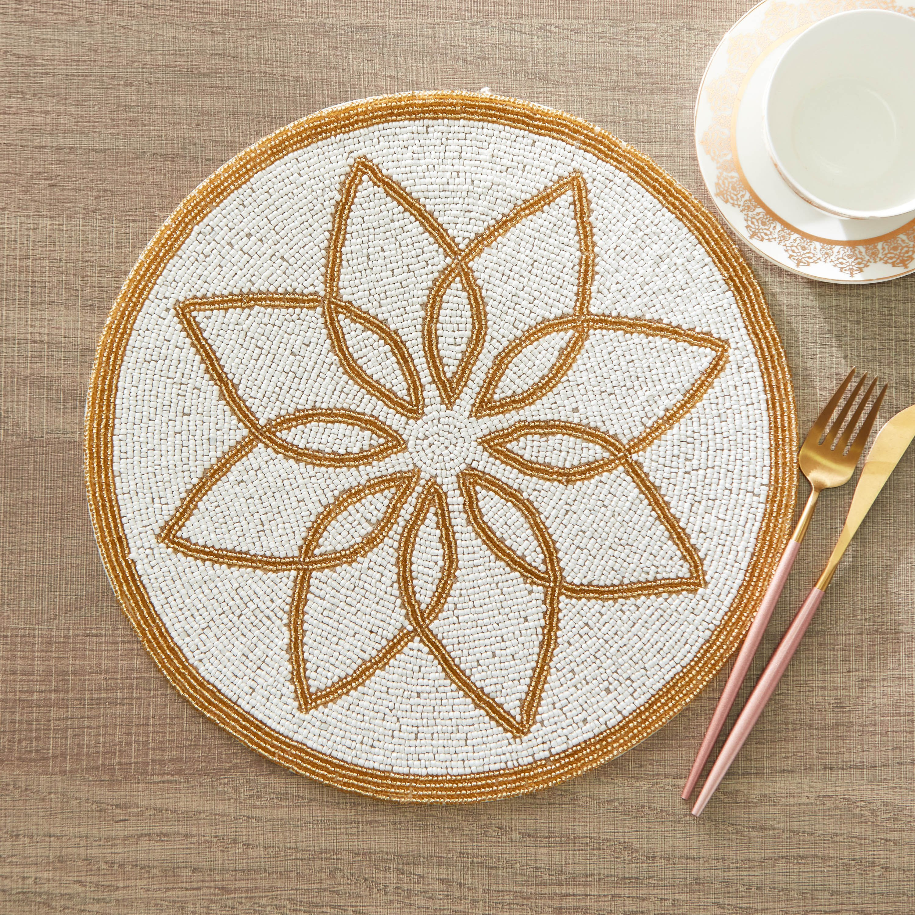 لبادة صحون مستديرة مزيّنة بالخرز من آمبوج - 33 سم-hbxdecorandfurnishings-homefurnishings-tablelinens-image-1