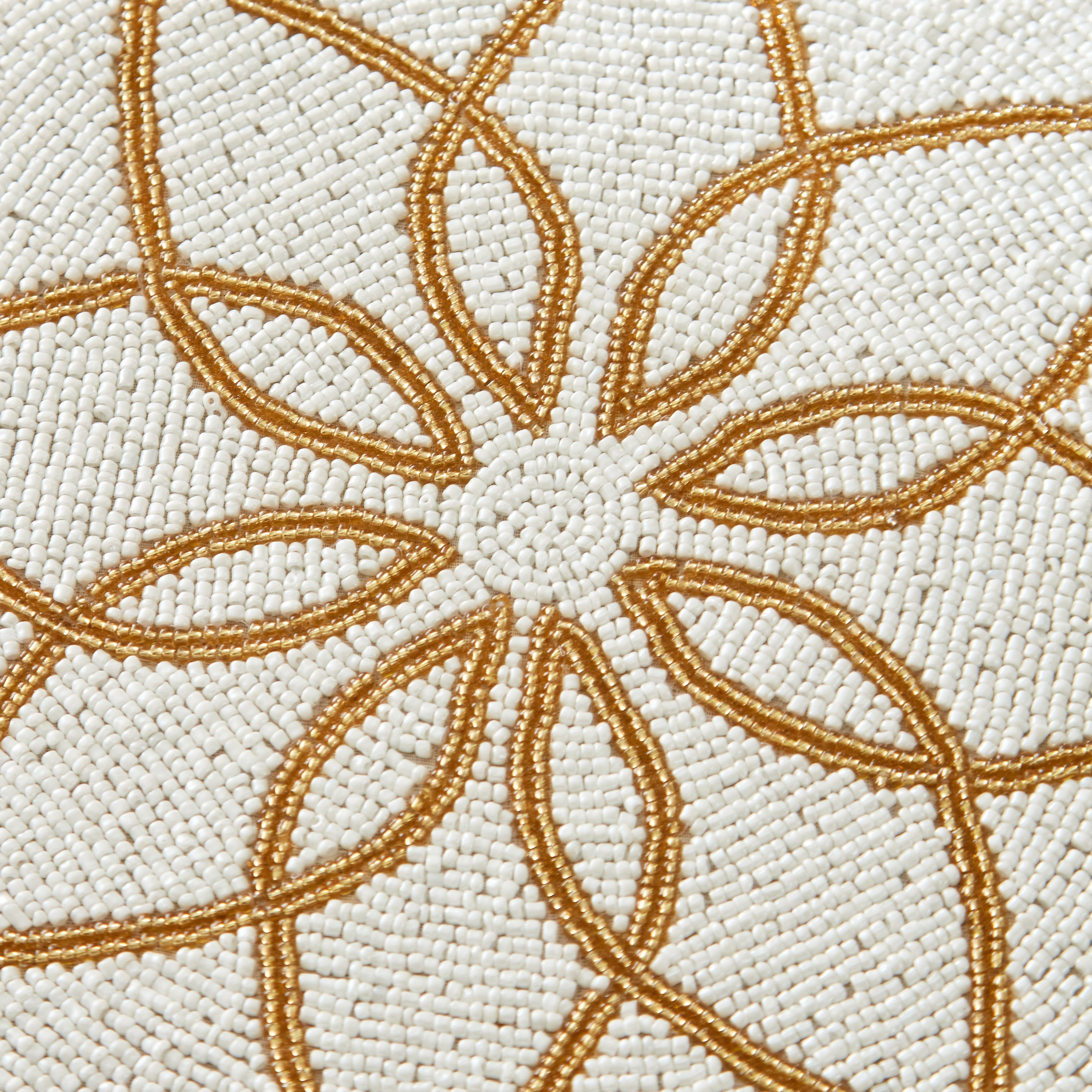 لبادة صحون مستديرة مزيّنة بالخرز من آمبوج - 33 سم-hbxdecorandfurnishings-homefurnishings-tablelinens-image-2