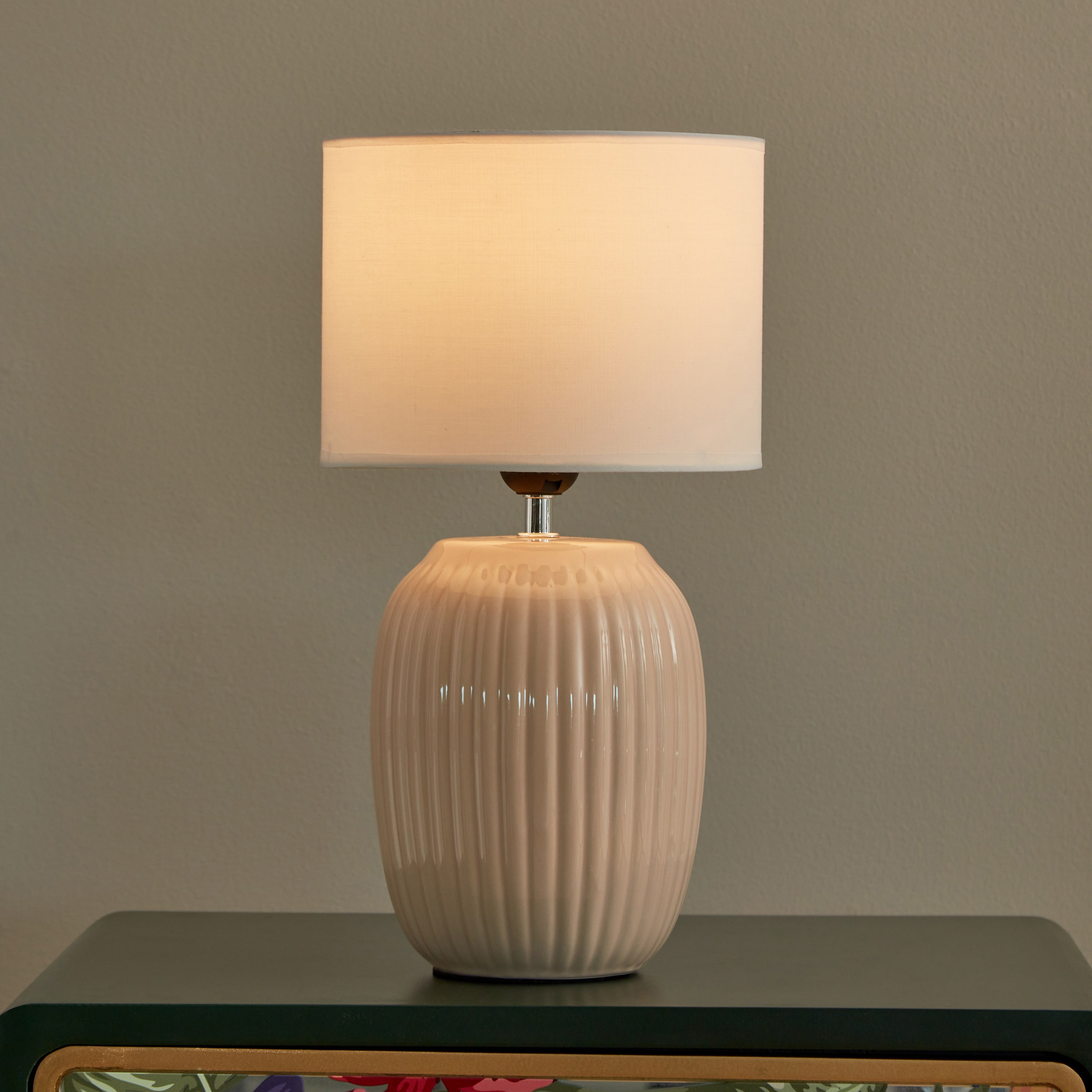مصباح طاولة سيراميك من أنيا - 20x20x39 سم-hbxlivingroom-lighting-tablelamps-image-2
