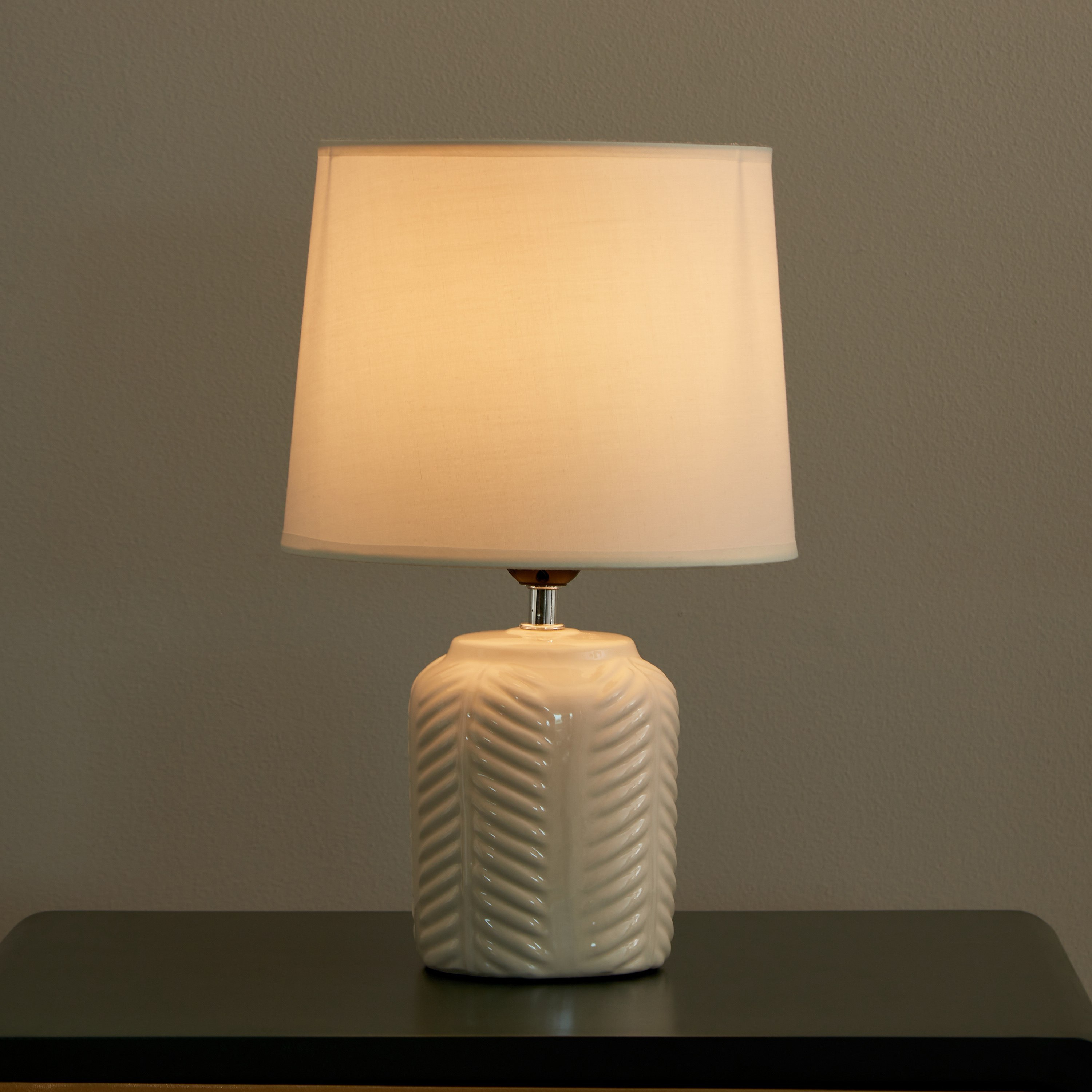 مصباح طاولة سيراميك من أنيا - 23x23x34 سم-hbxlivingroom-lighting-tablelamps-image-2