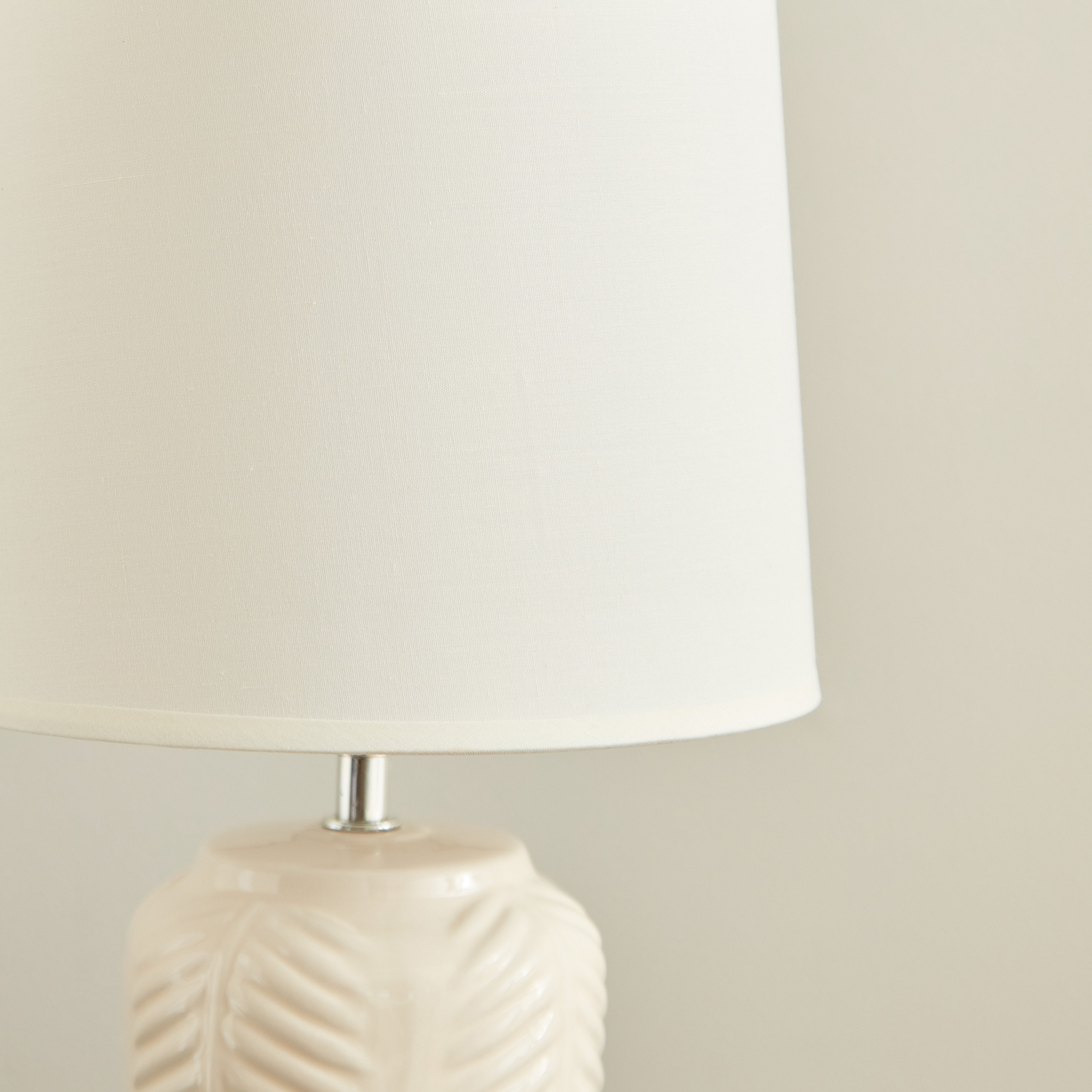 مصباح طاولة سيراميك من أنيا - 23x23x34 سم-hbxlivingroom-lighting-tablelamps-image-3