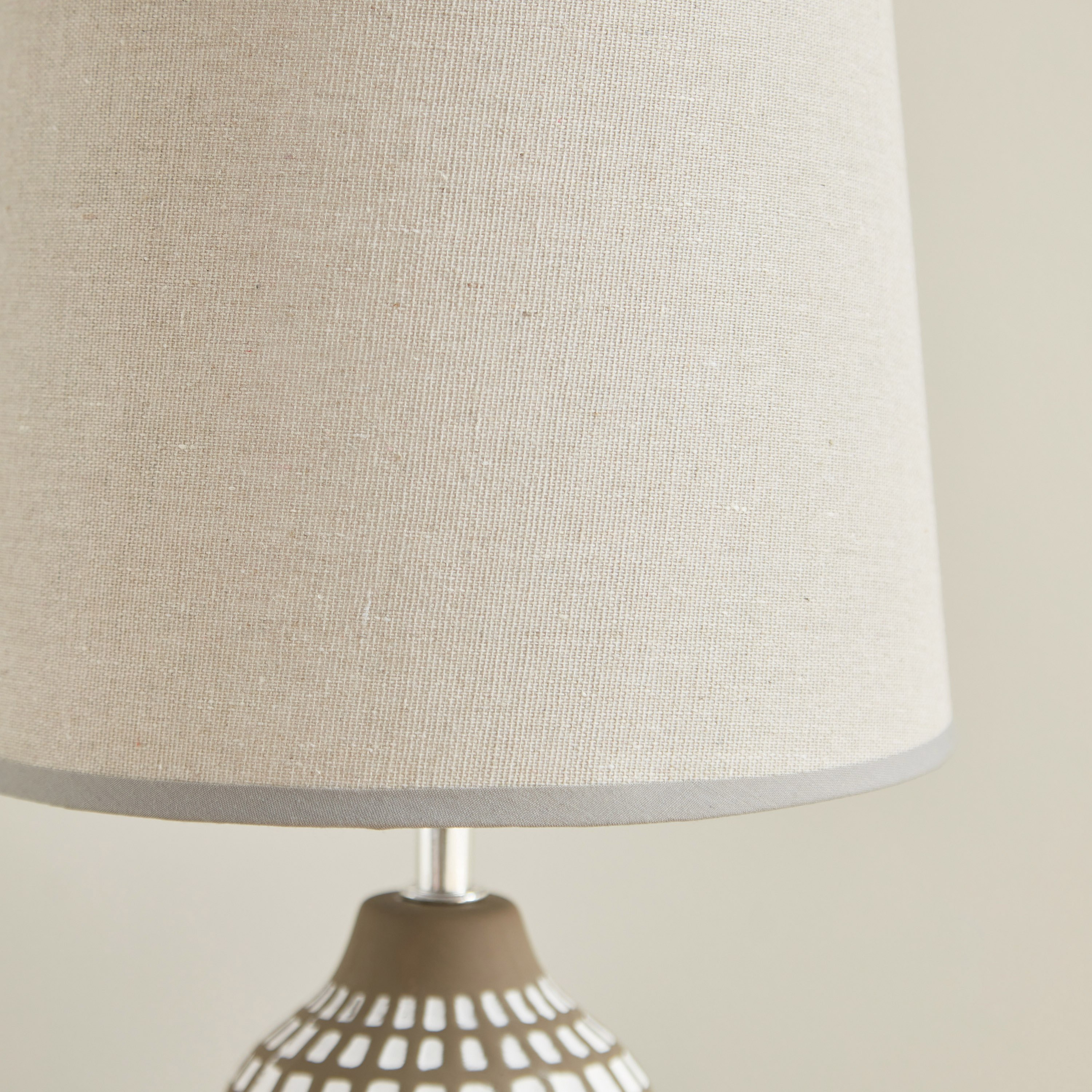 مصباح طاولة سيراميك من أنيا - 23x23x38 سم-hbxlivingroom-lighting-tablelamps-image-3
