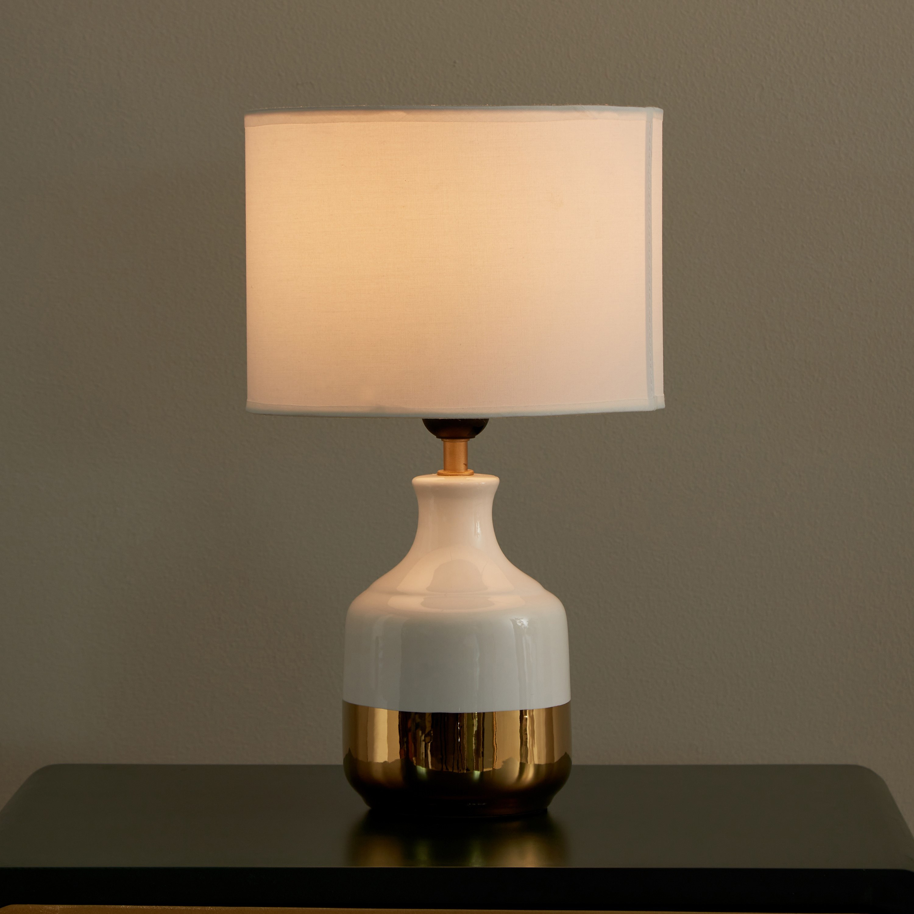 مصباح طاولة سيراميك من أنيا - 23x23x38 سم-hbxlivingroom-lighting-tablelamps-image-2