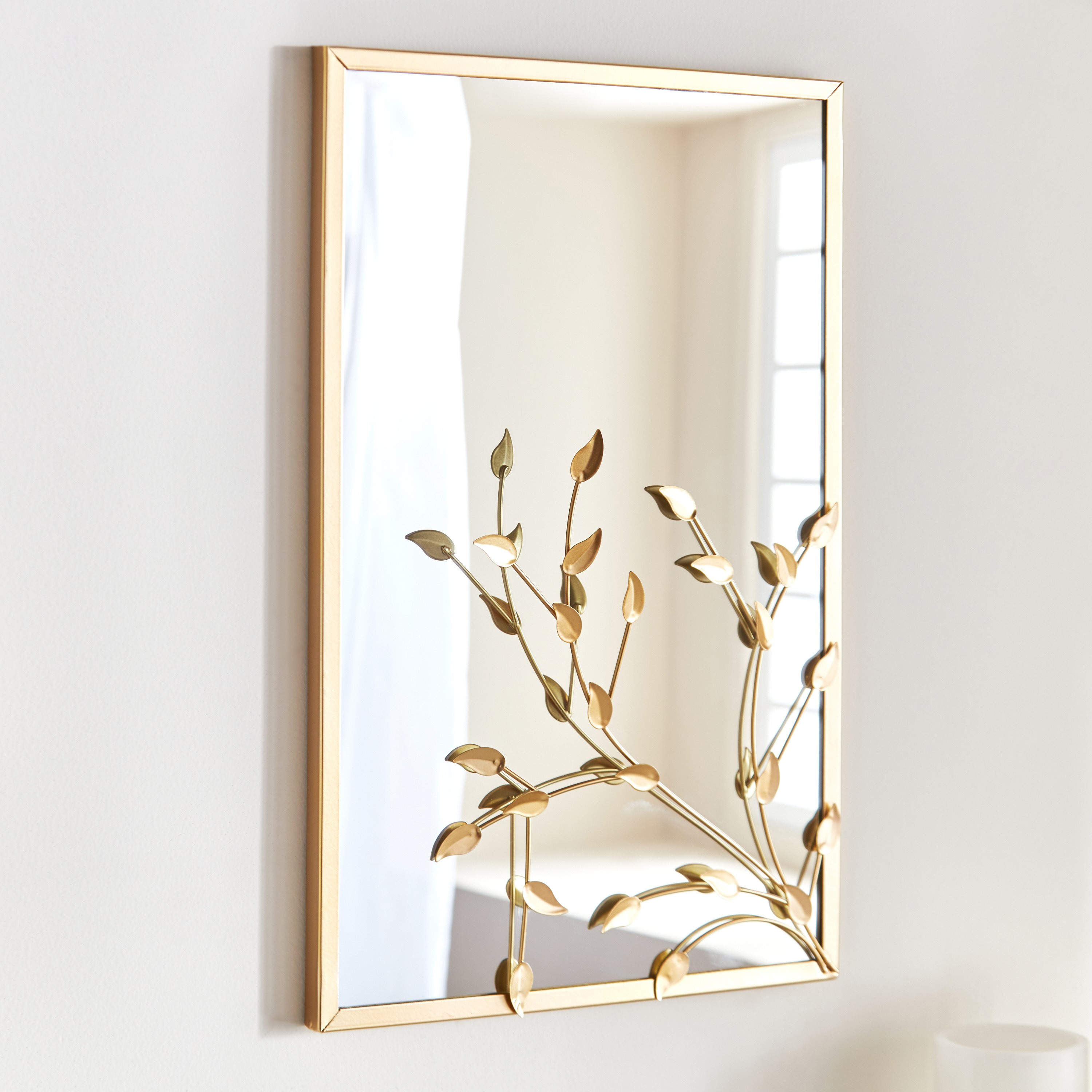 مرآة معدنية بتصميم ورقة شجر من هايلي مودرن - 28x1.5x44 سم-hbxhomeware-hbxdecorandfurnishings-image-1