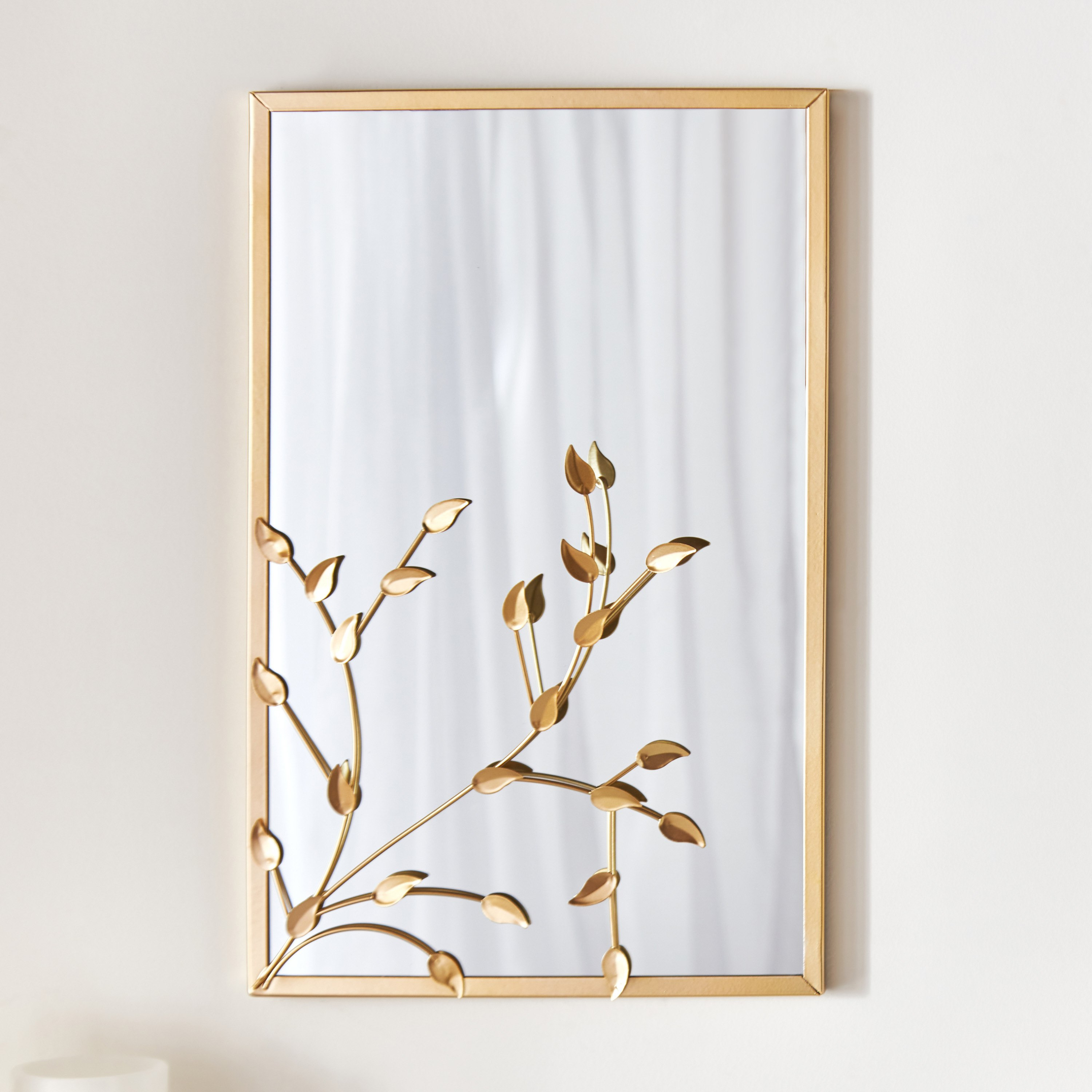 مرآة معدنية بتصميم ورقة شجر من هايلي مودرن - 28x1.5x44 سم-hbxhomeware-hbxdecorandfurnishings-image-2