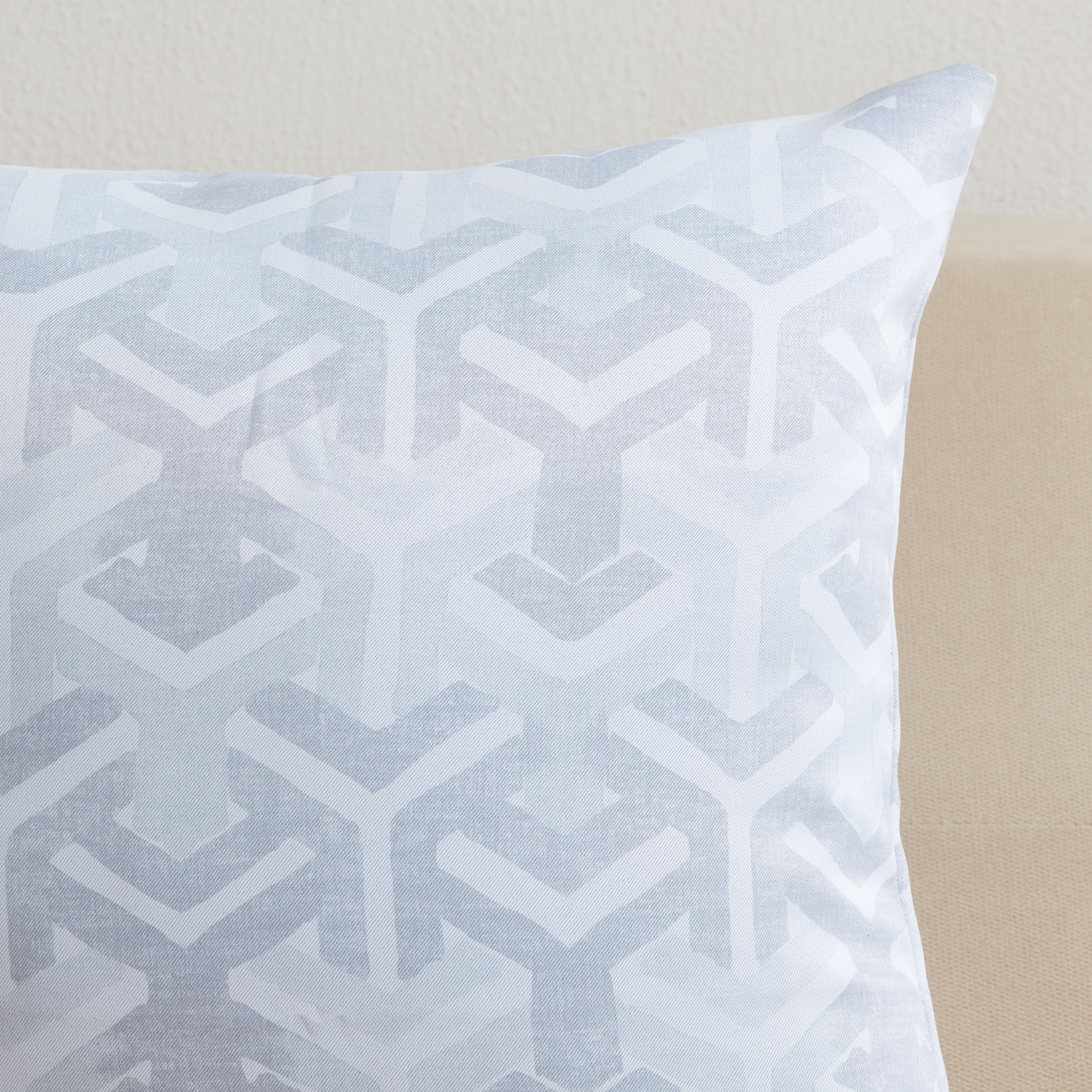 غطاء وسادة بطبعات آفا من جلوم - 40x40 سم-hbxhomeware-cushionsandcovers-cushioncovers-image-2