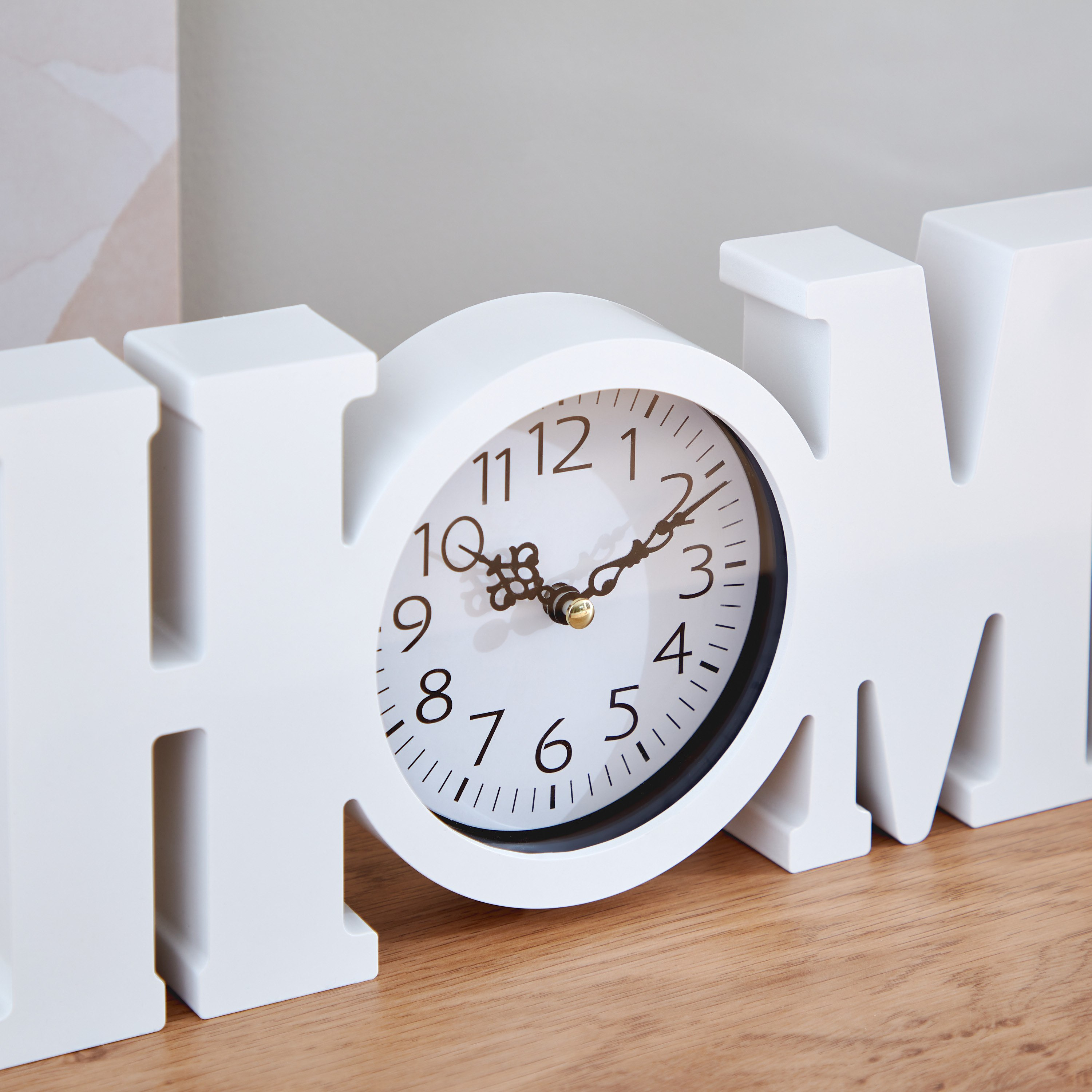 ساعة طاولة بتصميم كلمة هوم من هارفي - 38x4x14 سم-hbxdiningroom-decorandaccessories-clocks-image-3