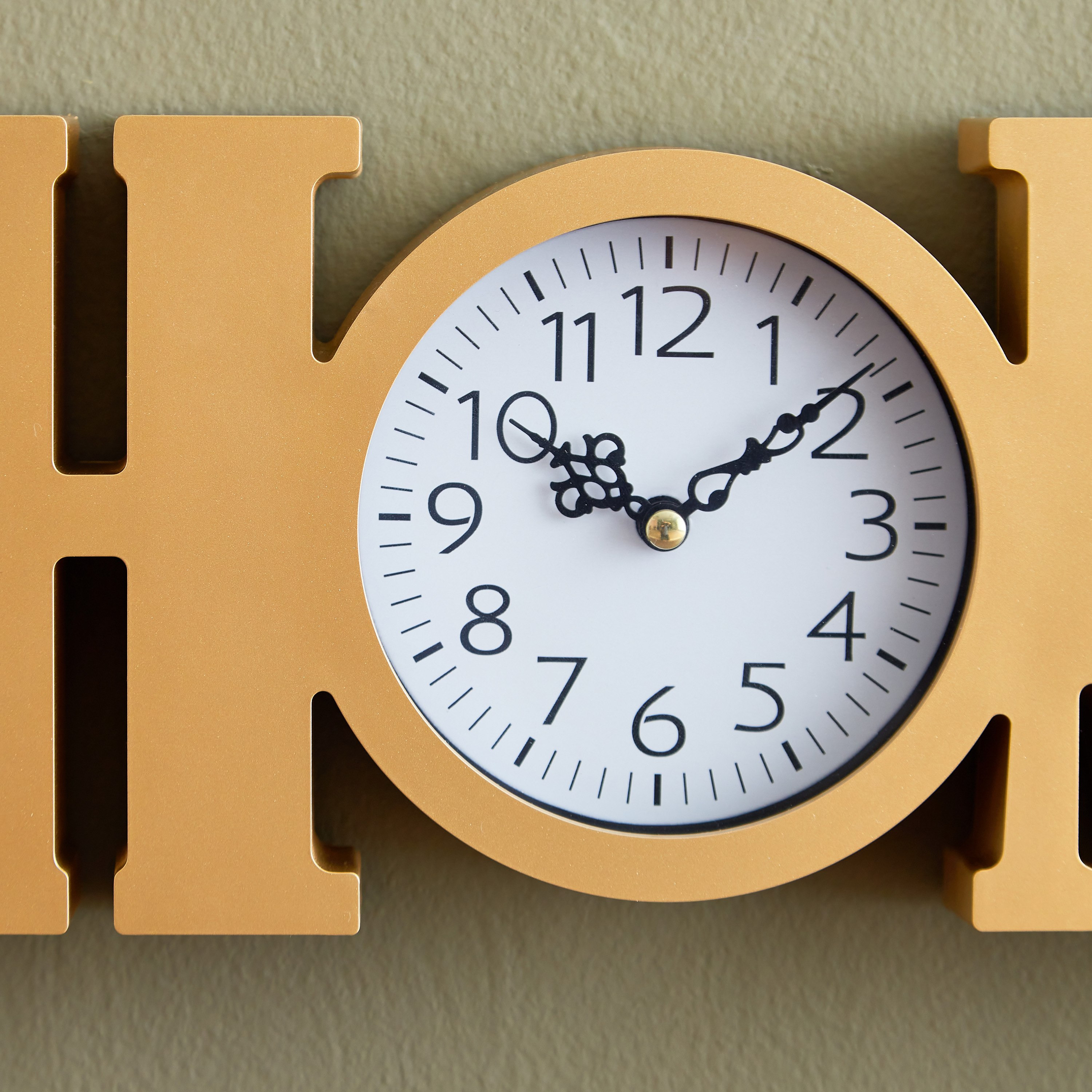 ساعة حائط بتصميم كلمة هوم من هارفي - 38x4x14 سم-hbxdiningroom-decorandaccessories-clocks-image-4