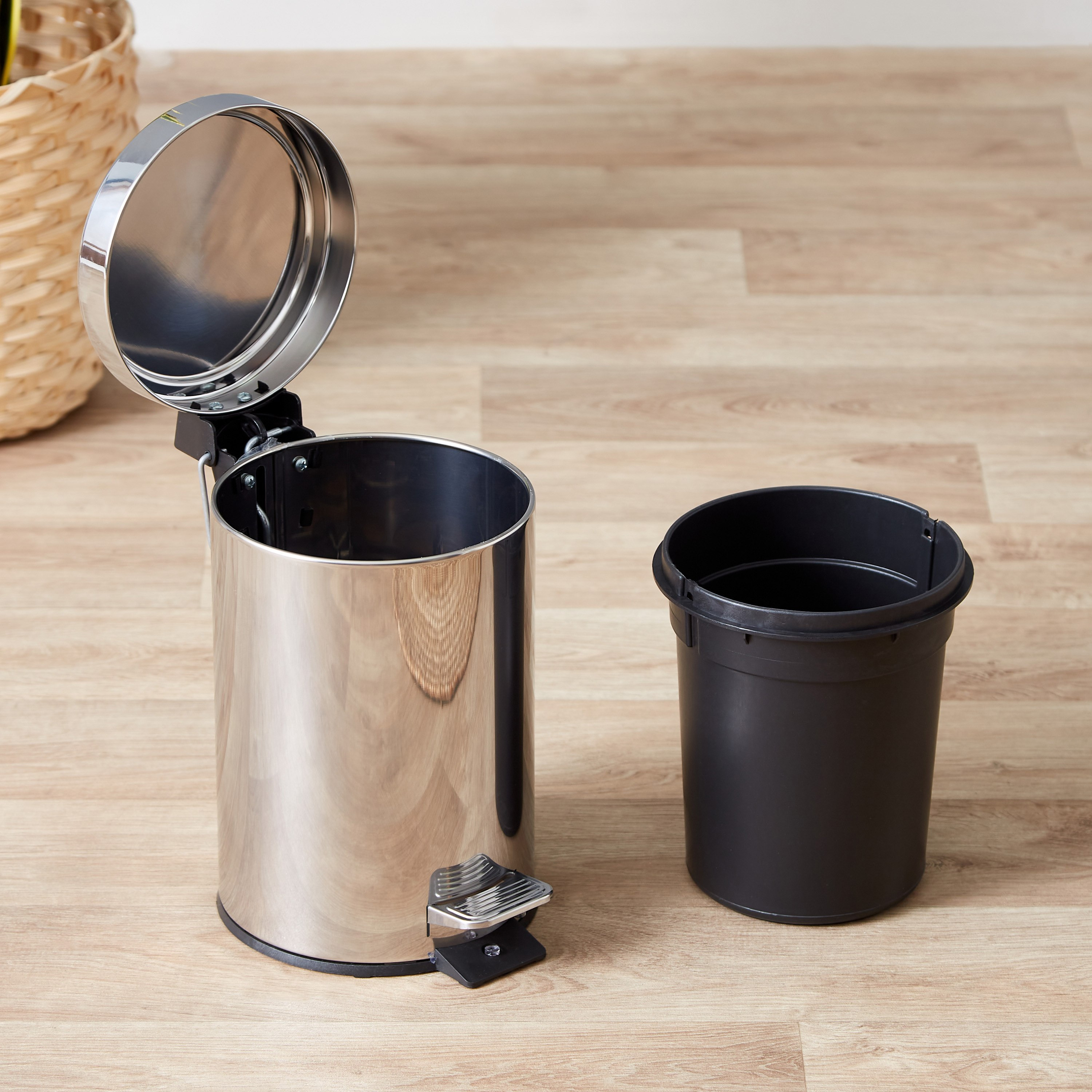سلة نفايات ستانليس ستيل بدواسة من ترامونتينا - 3 لتر-hbxhomeware-hbxbathroom-image-3
