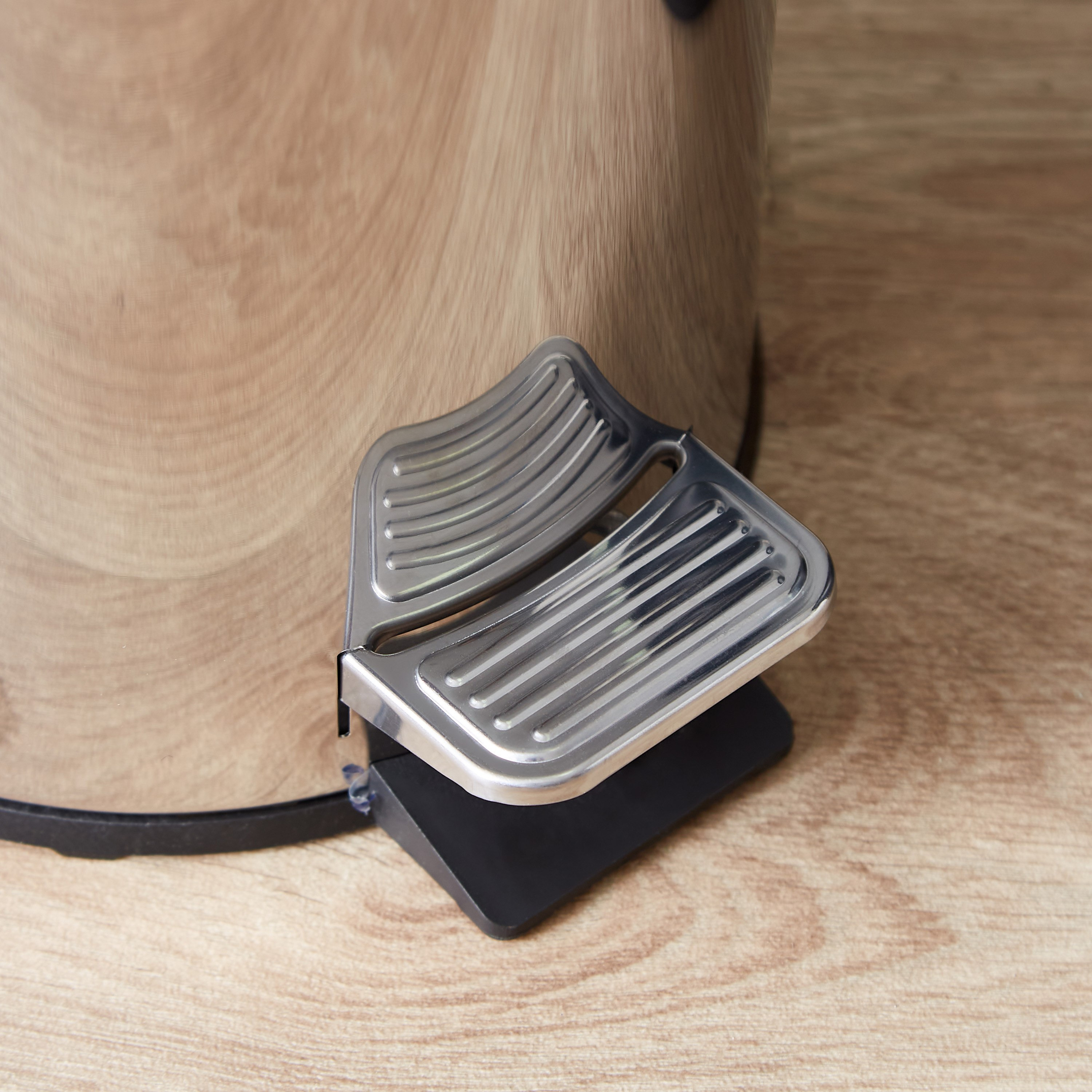 سلة نفايات ستانليس ستيل بدواسة من ترامونتينا - 3 لتر-hbxhomeware-hbxbathroom-image-4