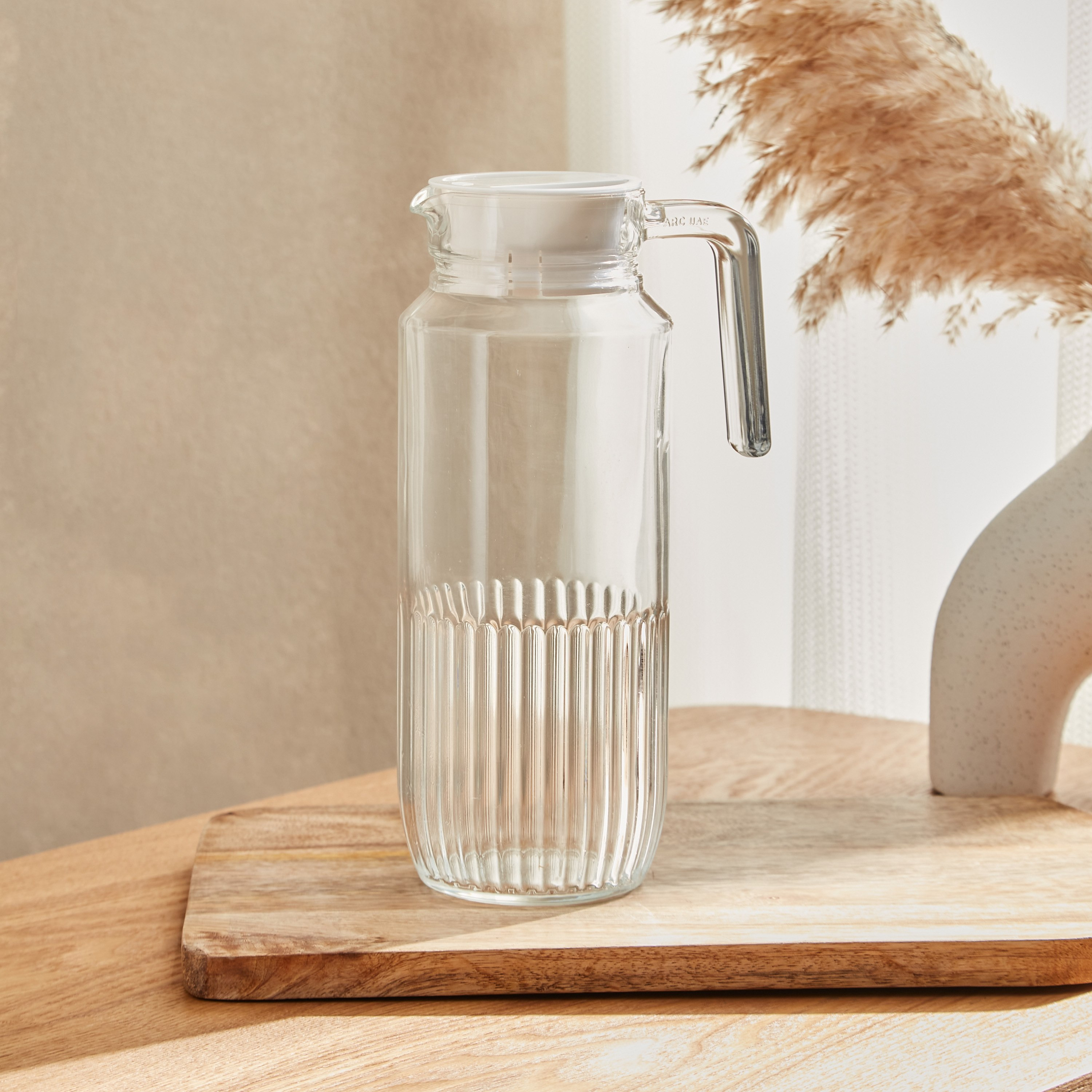 إبريق ثلاجة جريدز بغطاء من لومينارك - 1.3 لتر-hbxhomeware-diningandtabletop-jugs-image-1