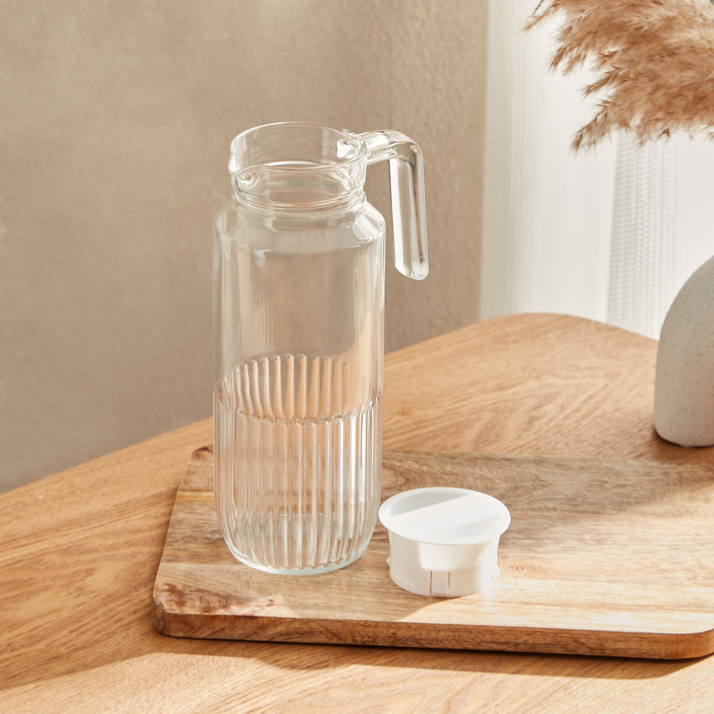 إبريق ثلاجة جريدز بغطاء من لومينارك - 1.3 لتر-hbxhomeware-diningandtabletop-jugs-image-2