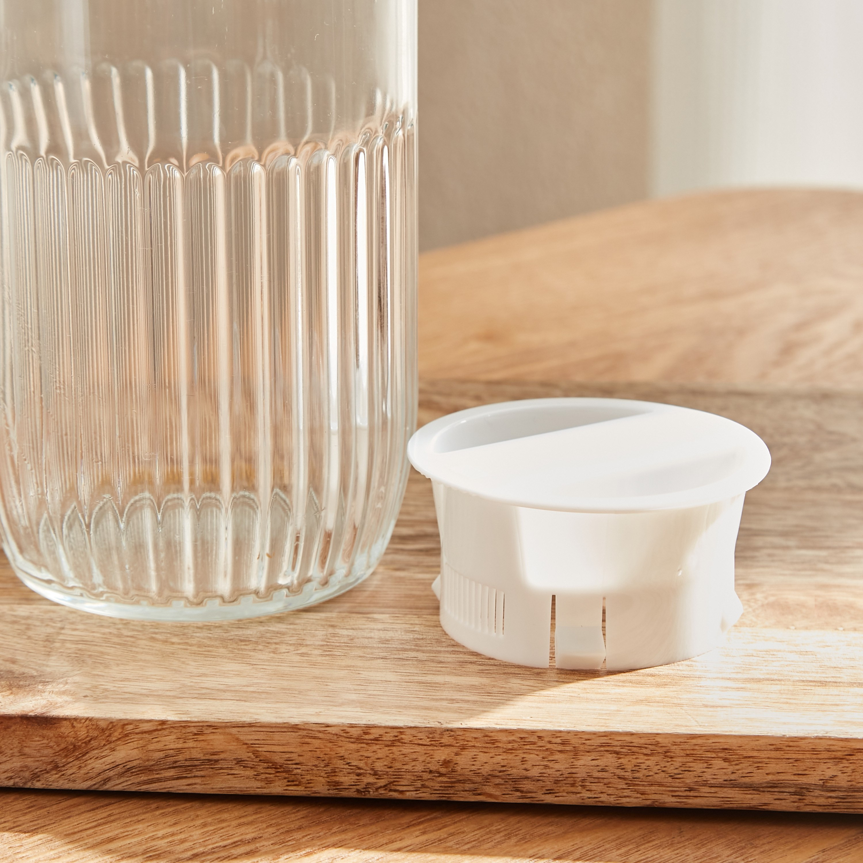 إبريق ثلاجة جريدز بغطاء من لومينارك - 1.3 لتر-hbxhomeware-diningandtabletop-jugs-image-4