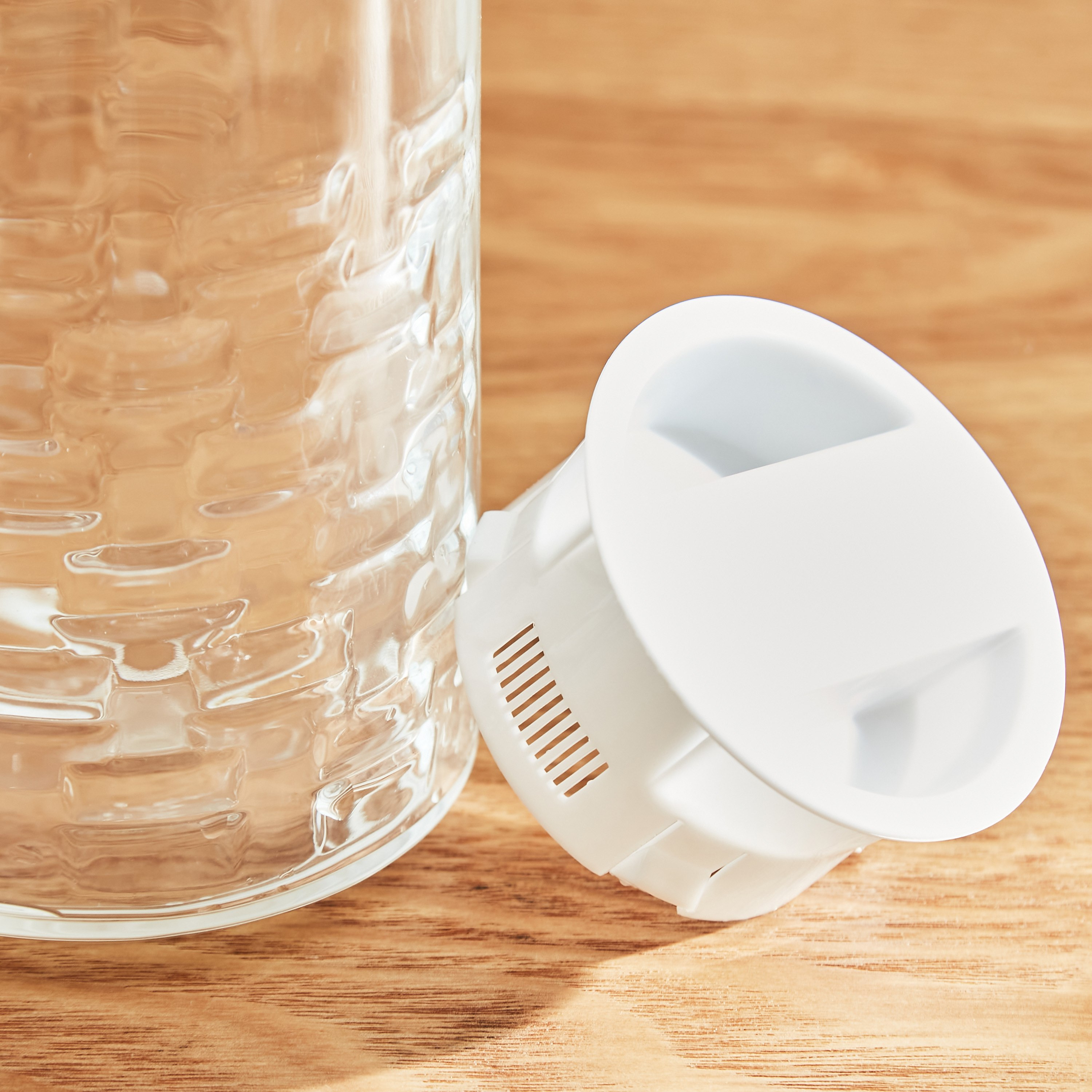 إبريق ثلاجة بغطاء من لومينارك - 1.3 لتر-hbxhomeware-diningandtabletop-jugs-image-4