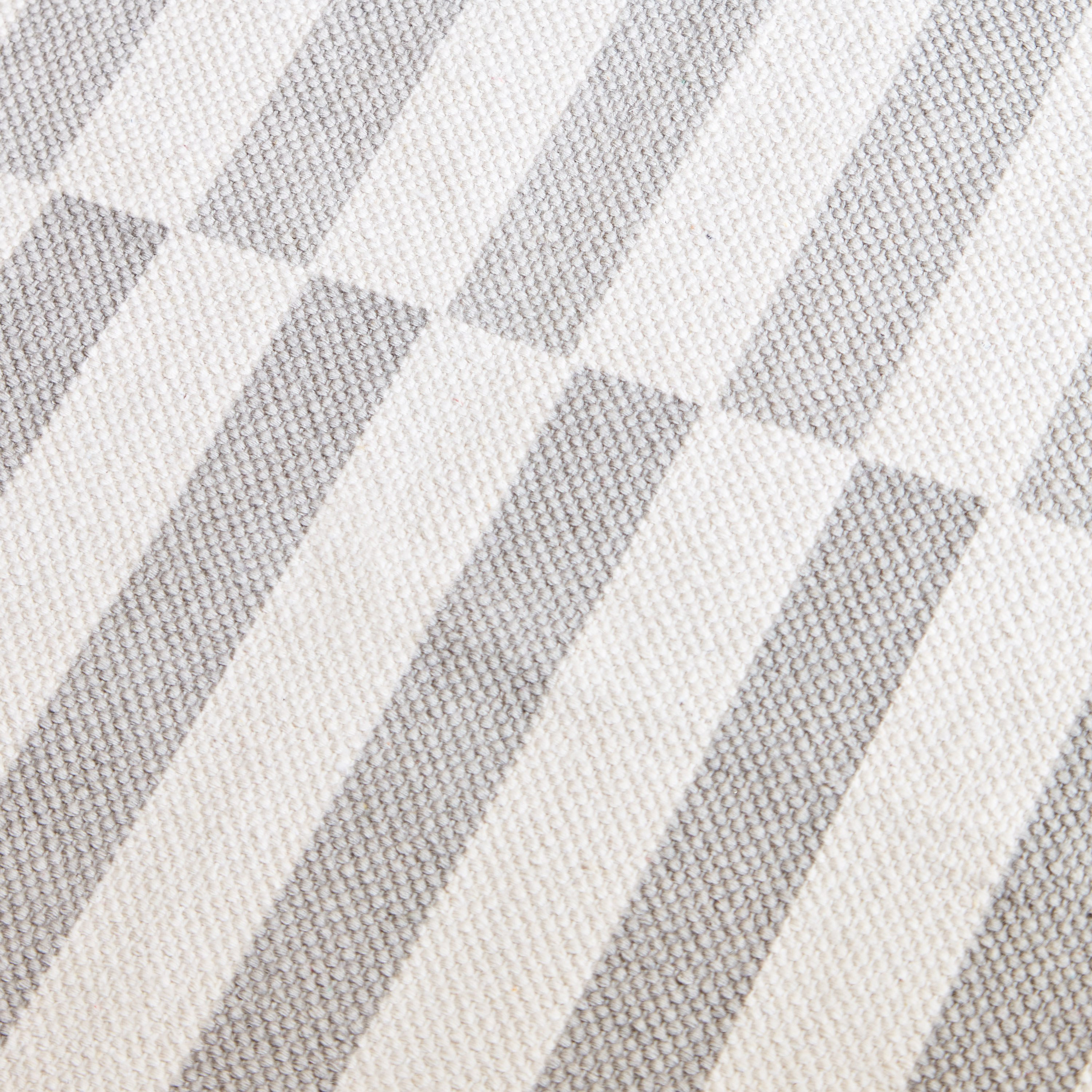 سجّادة دوري قطن من أوليفر سترايبس - 80x150 سم-hbxdecorandfurnishings-floorcoverings-rugs-image-3