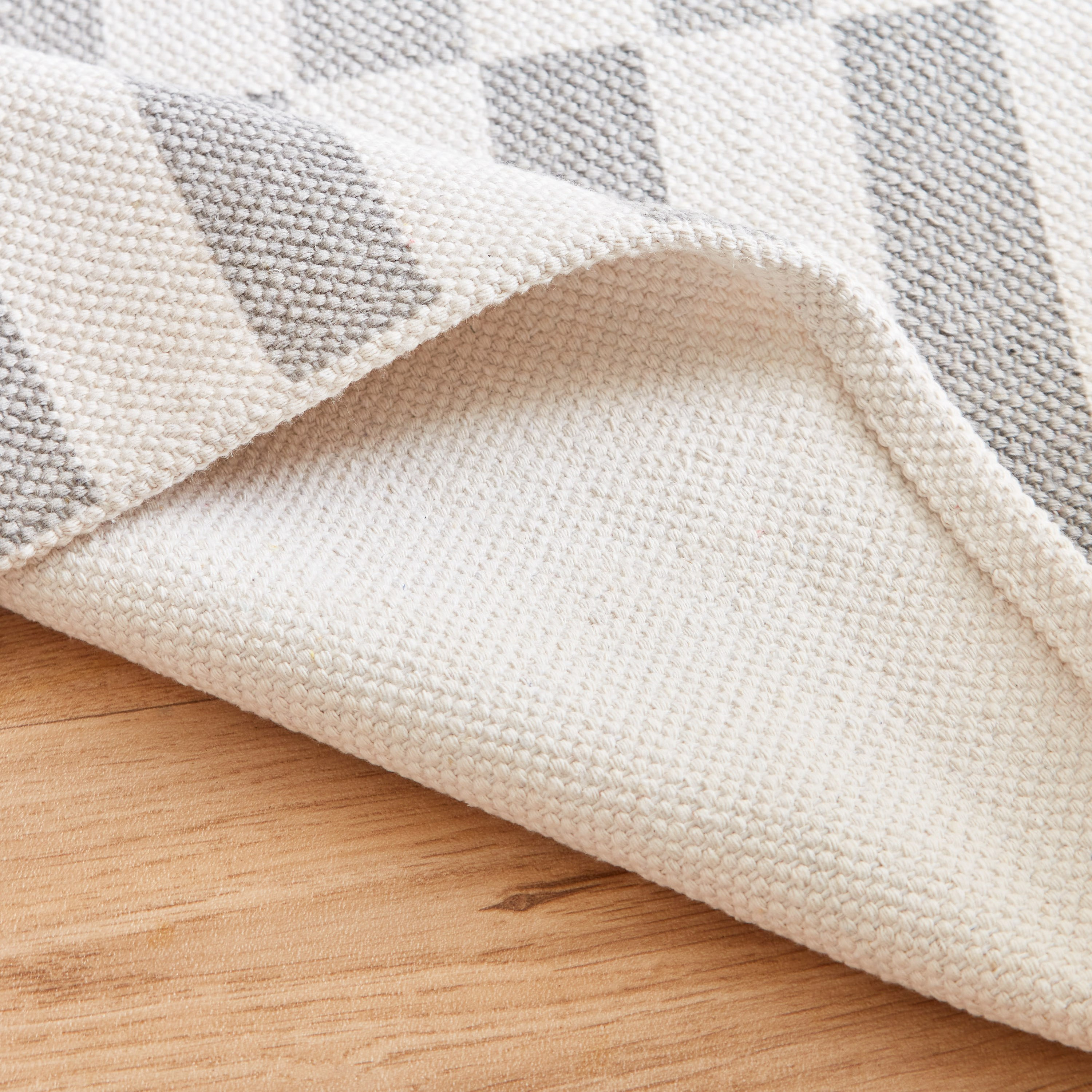 سجّادة دوري قطن من أوليفر سترايبس - 80x150 سم-hbxdecorandfurnishings-floorcoverings-rugs-image-4