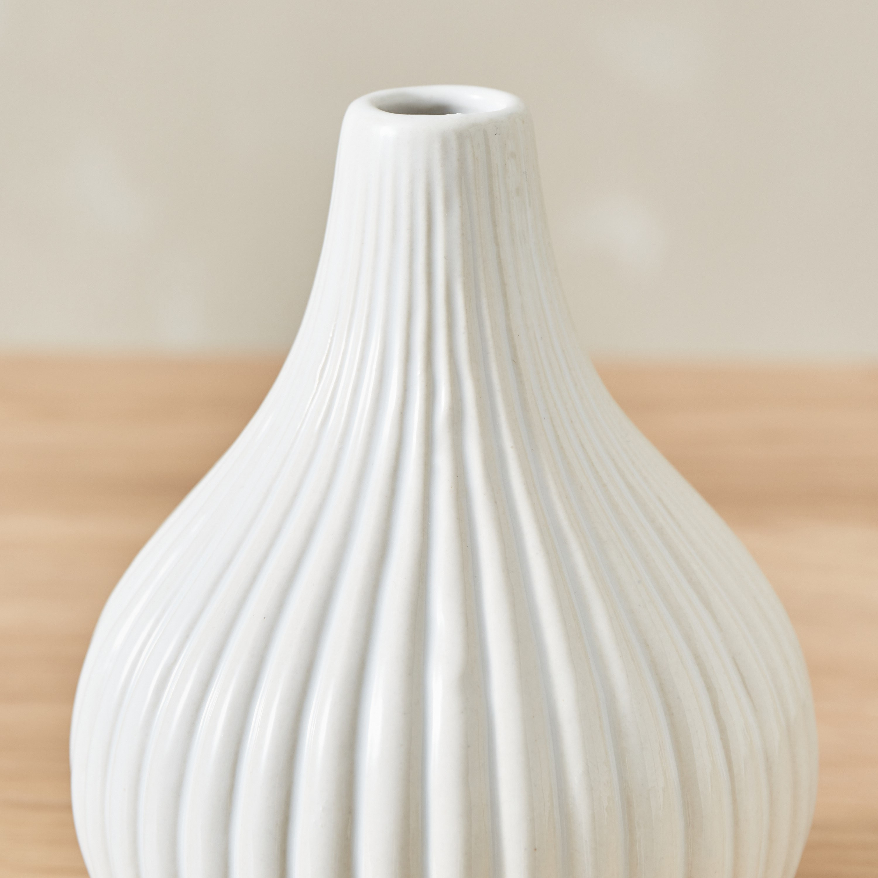 مزهرية نولا خزف مستديرة من سانسا - 11x11x13 سم-hbxhomeware-hbxdecorandfurnishings-image-4