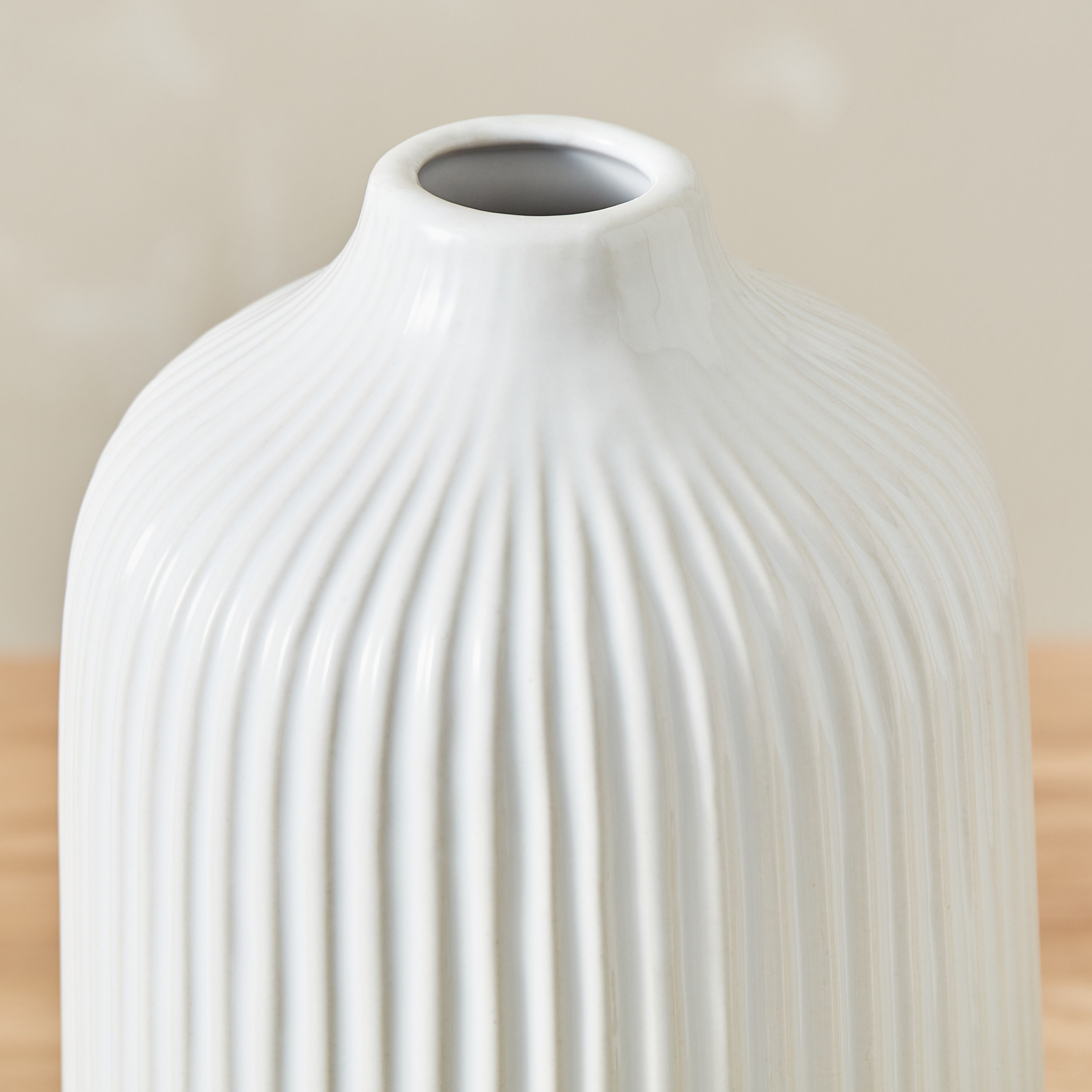 مزهرية سيراميك مضلعة من سانسا - 12.5x12.5x24.5 سم-hbxhomeware-hbxdecorandfurnishings-image-4