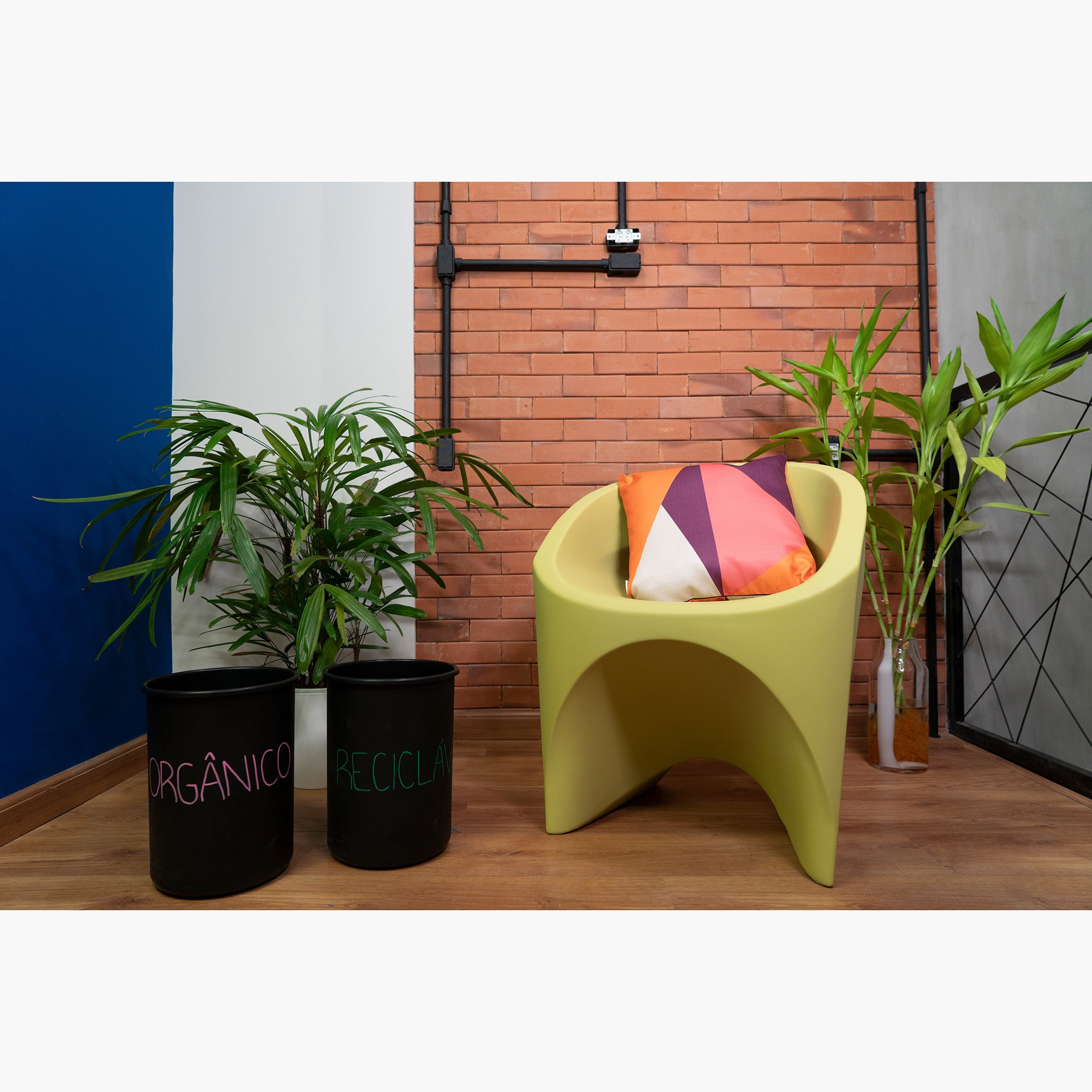 كرسي بمساند ذراعين من كيا-hbxfurniture-outdoor-swingsandchairs-image-7