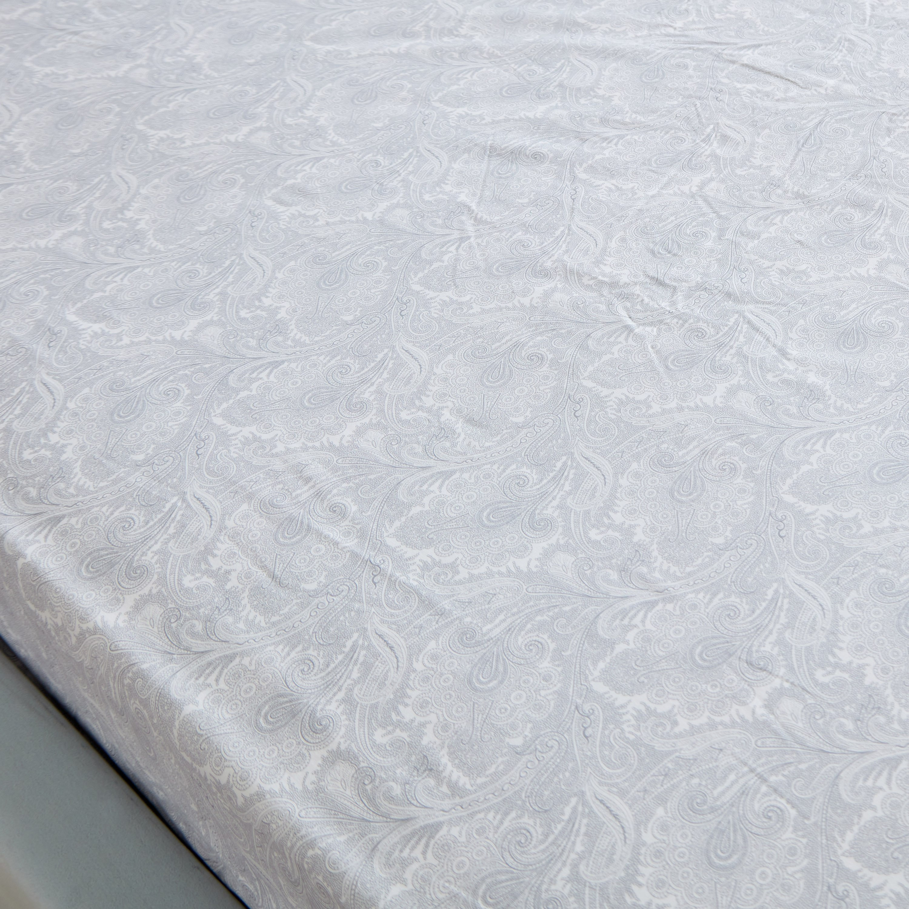 شرشف مطّاطي سوبر كينج بطبعات بيزلي من فالور - 200x200+33 سم-hbxhomeware-hbxbedroom-image-4