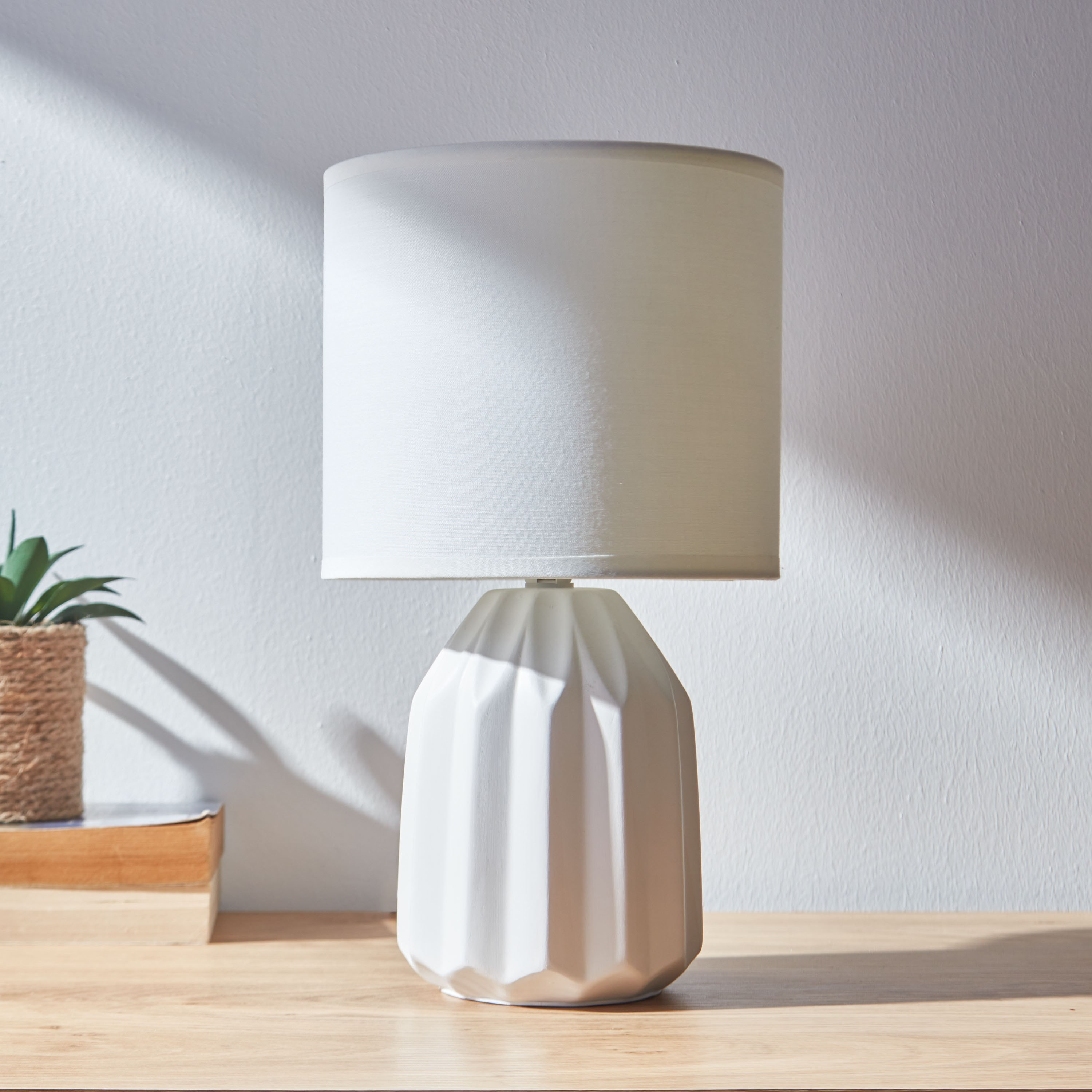 مصباح طاولة سيراميك من فلورين - 18x32.2 سم-hbxlivingroom-lighting-tablelamps-image-1