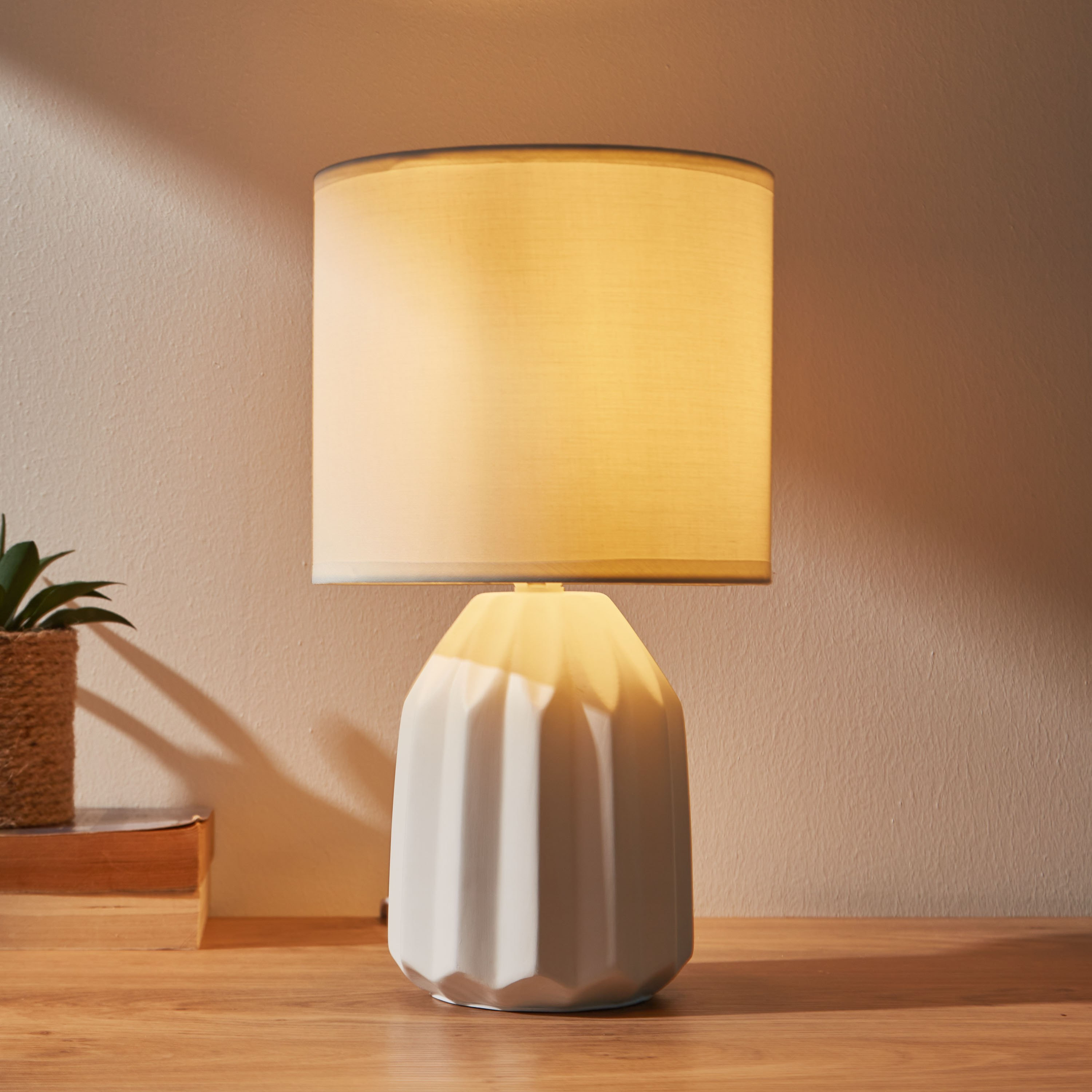 مصباح طاولة سيراميك من فلورين - 18x32.2 سم-hbxlivingroom-lighting-tablelamps-image-2