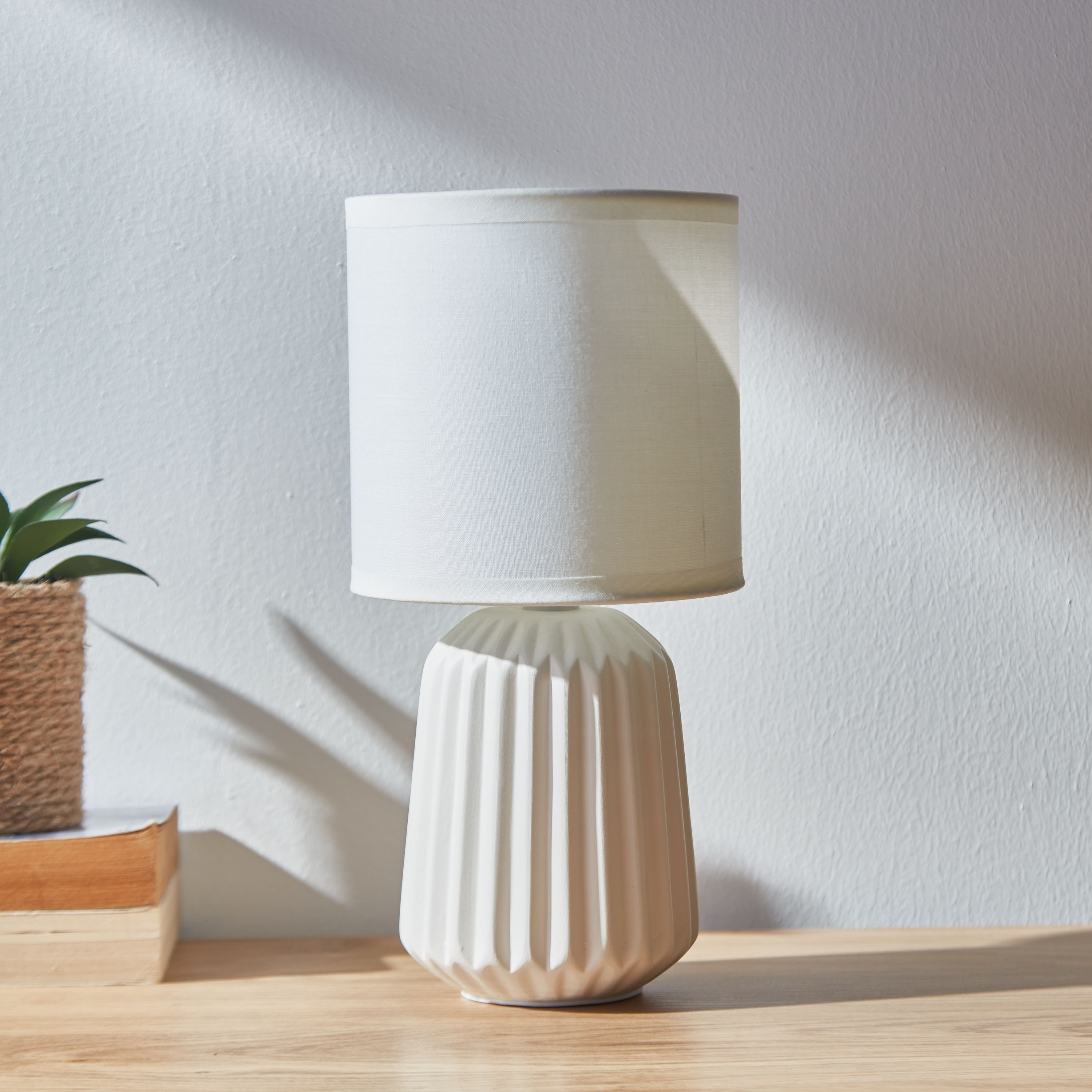 مصباح طاولة سيراميك من فلورين -13x26.5 سم-hbxlivingroom-lighting-tablelamps-image-1