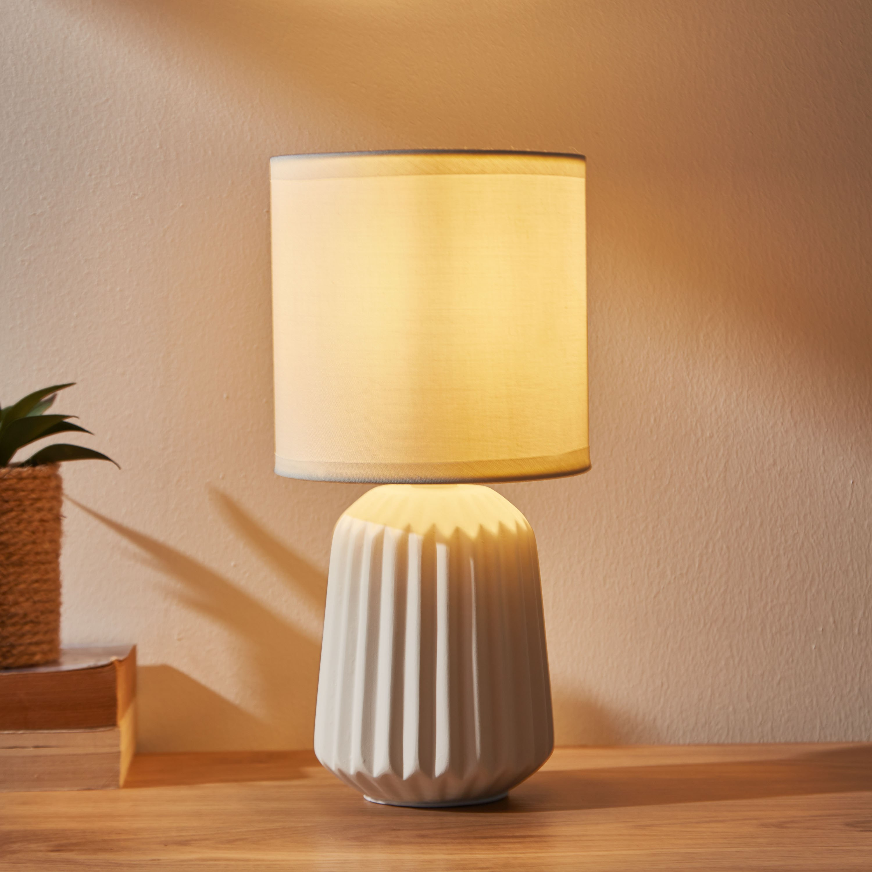مصباح طاولة سيراميك من فلورين -13x26.5 سم-hbxlivingroom-lighting-tablelamps-image-2