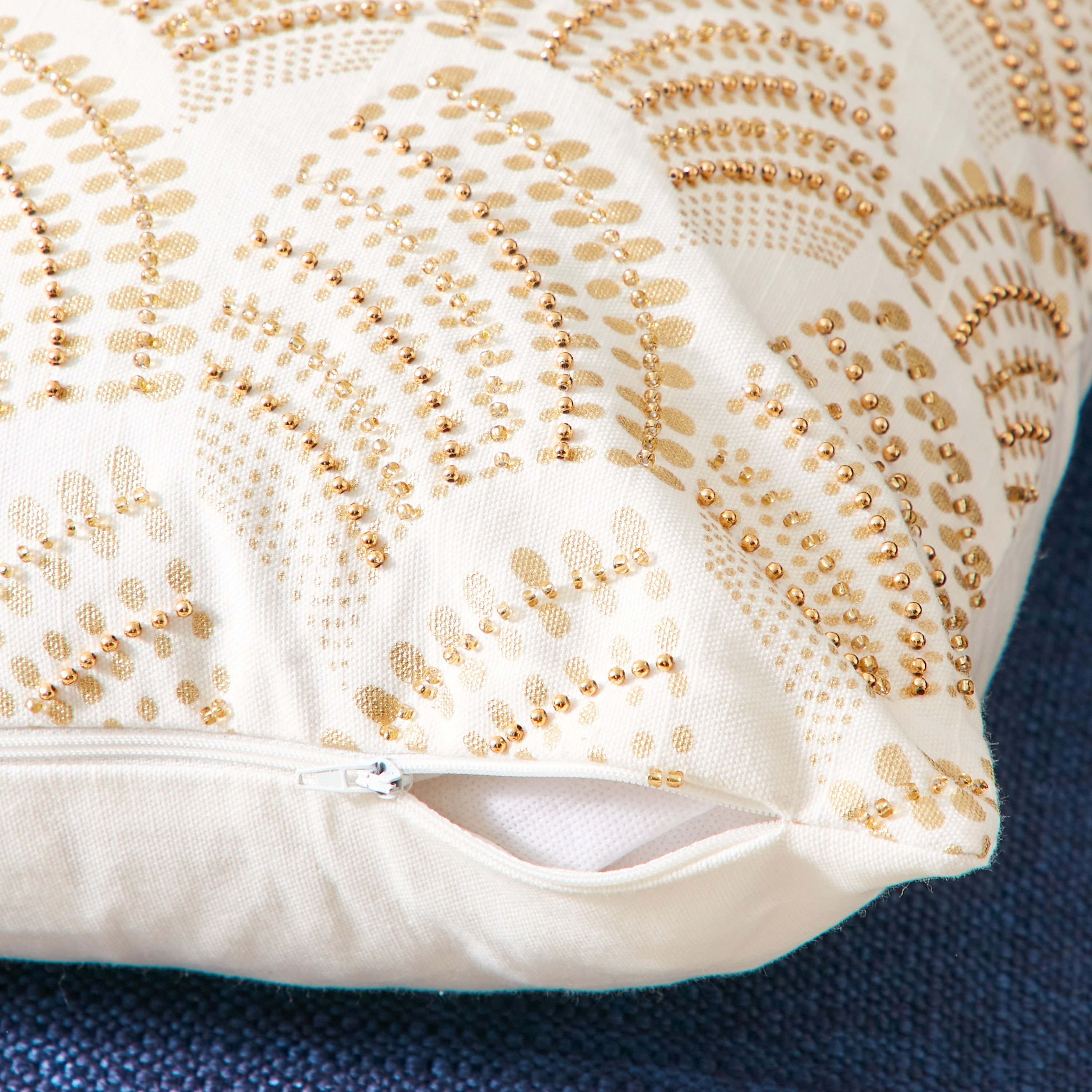 غطاء وسادة بخرز وطبعات رقائق معدنية من إيلونا - 40x40 سم-hbxhomeware-cushionsandcovers-cushioncovers-image-3