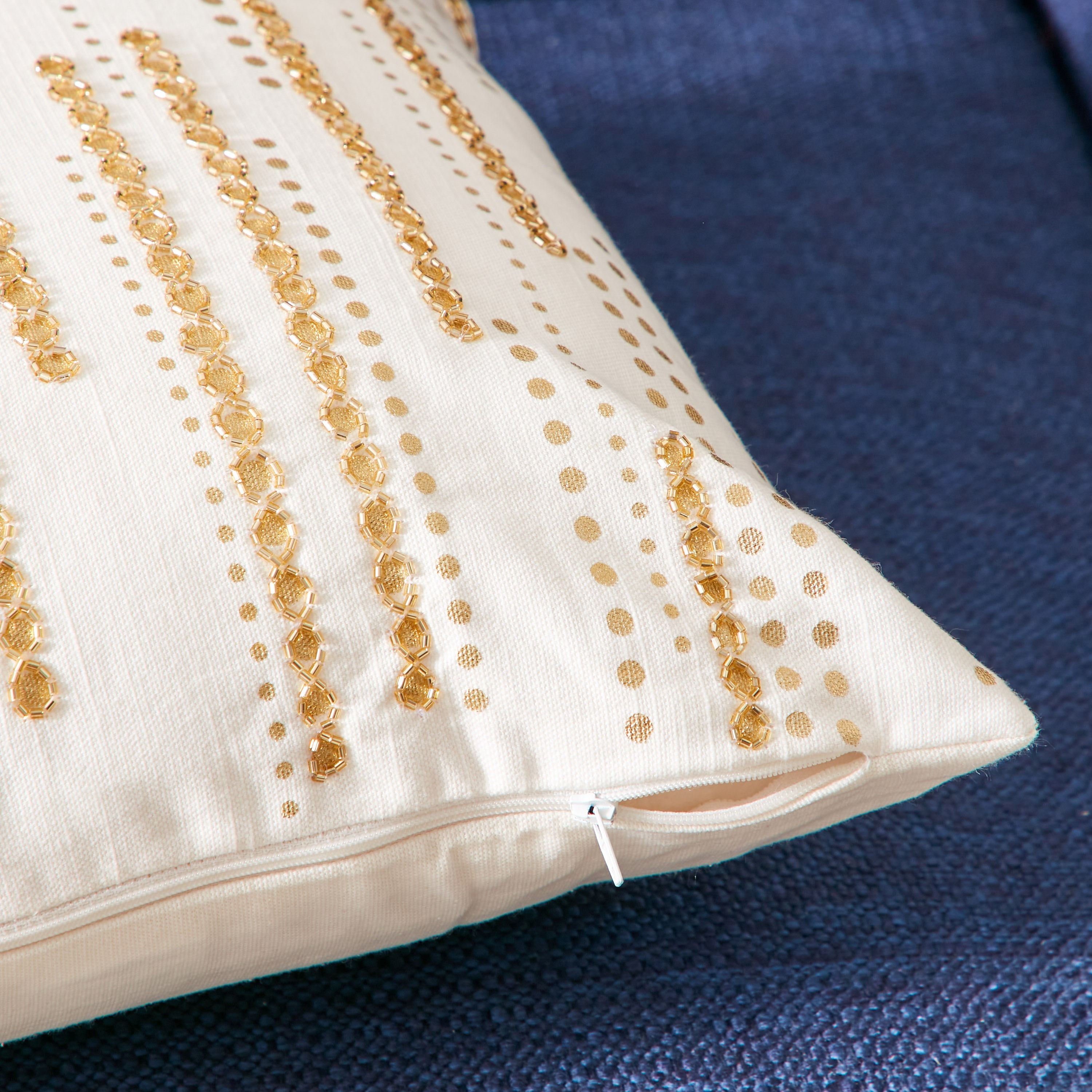 غطاء وسادة بخرز وطبعات رقائق معدنية من بلين - 40x40 سم-hbxhomeware-cushionsandcovers-cushioncovers-image-3