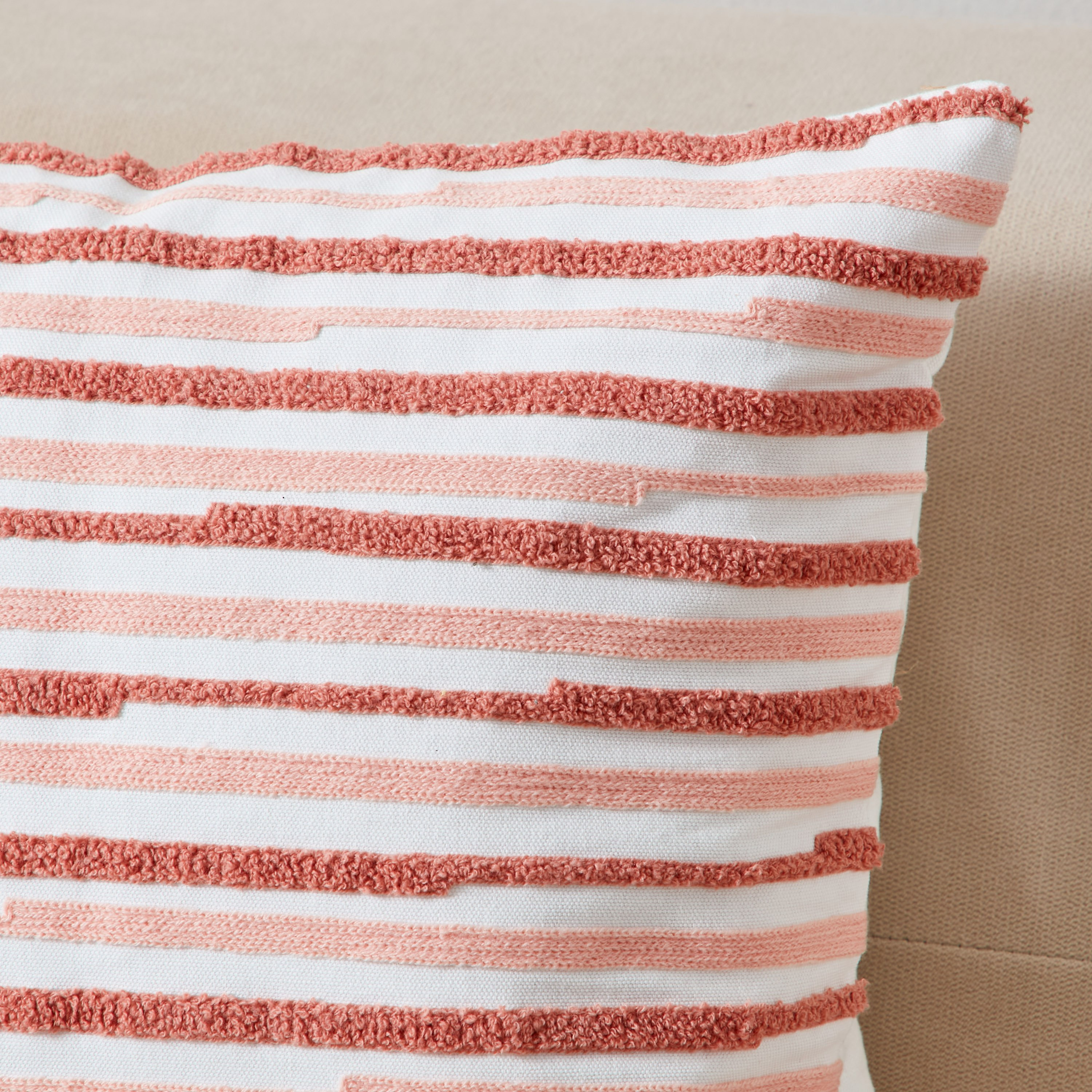 وسادة محشوة مخططة من ايلينا - 45x45 سم-hbxlivingroom-furnishings-cushionsandcovers-filledcushions-image-2