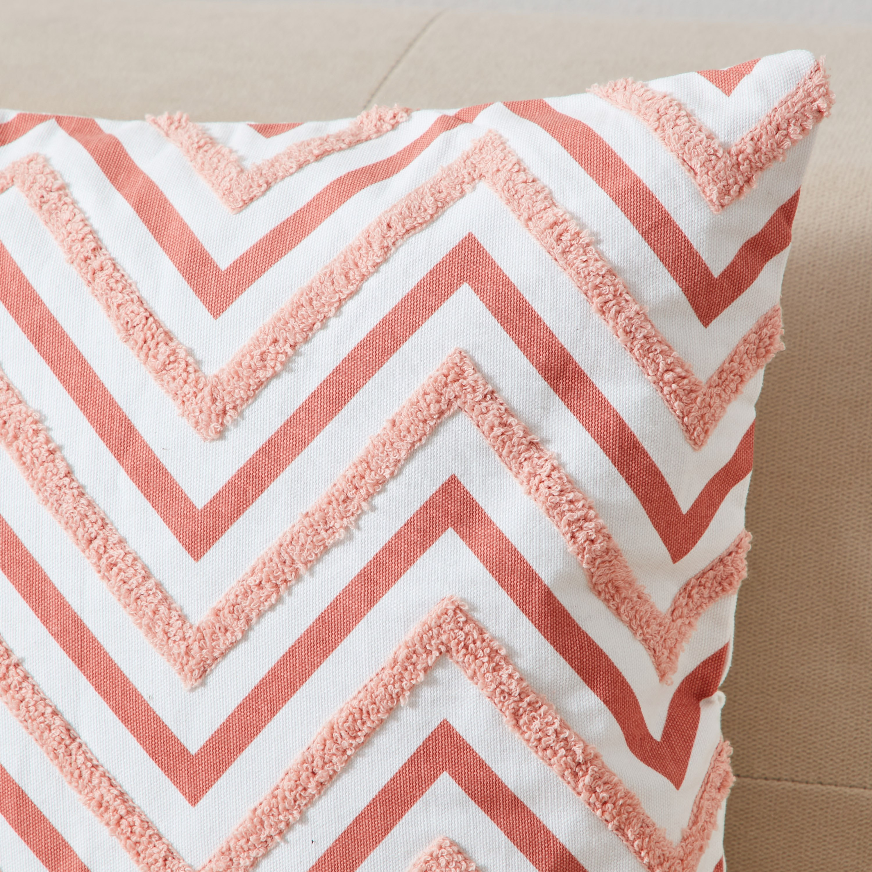وسادة محشوة مطرزة ومنسوجة من أدينا - 45x45 سم-hbxlivingroom-furnishings-cushionsandcovers-filledcushions-image-2