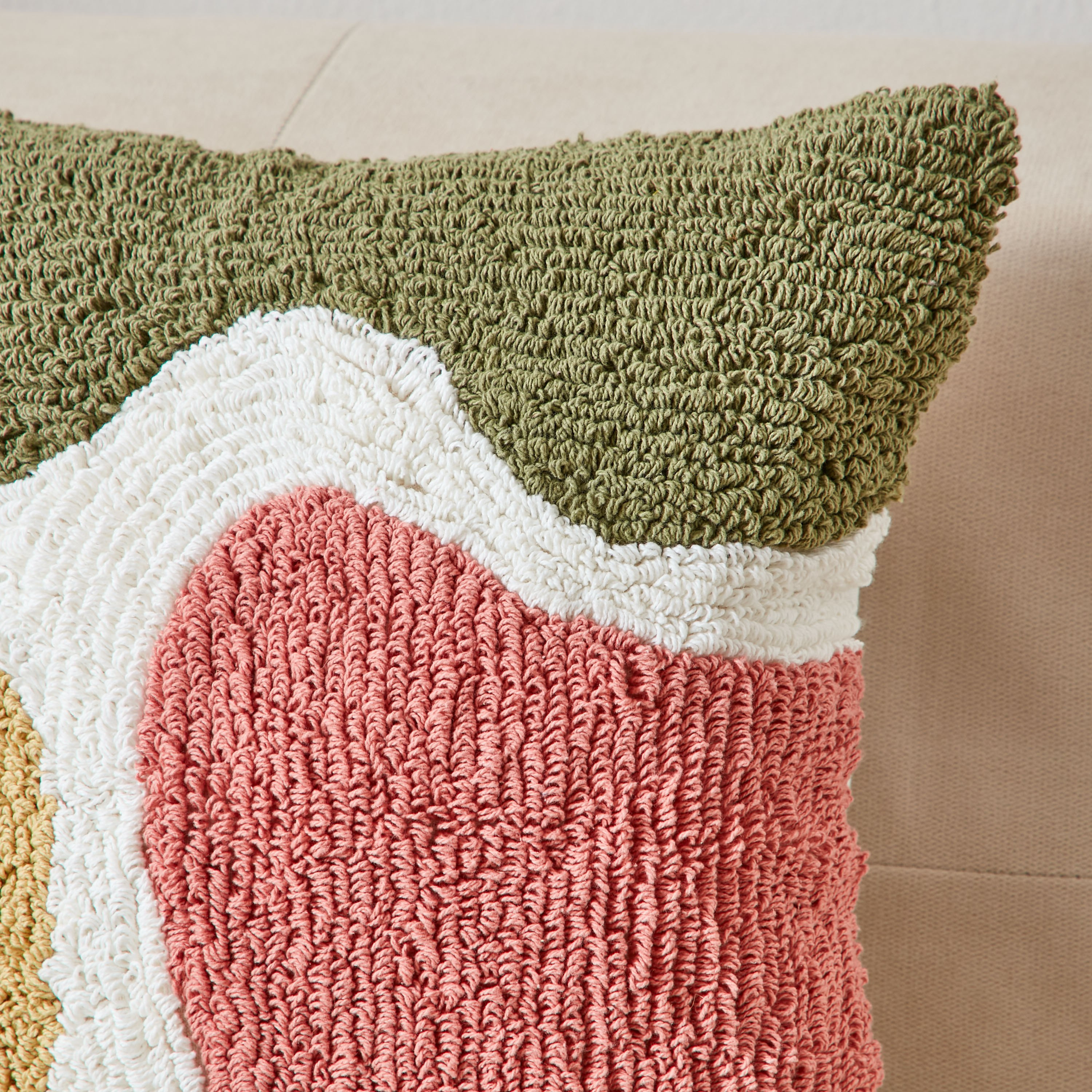 وسادة محشوة مطرزة ومعنقدة من برايم روز - 45x45 سم-hbxlivingroom-furnishings-cushionsandcovers-filledcushions-image-2