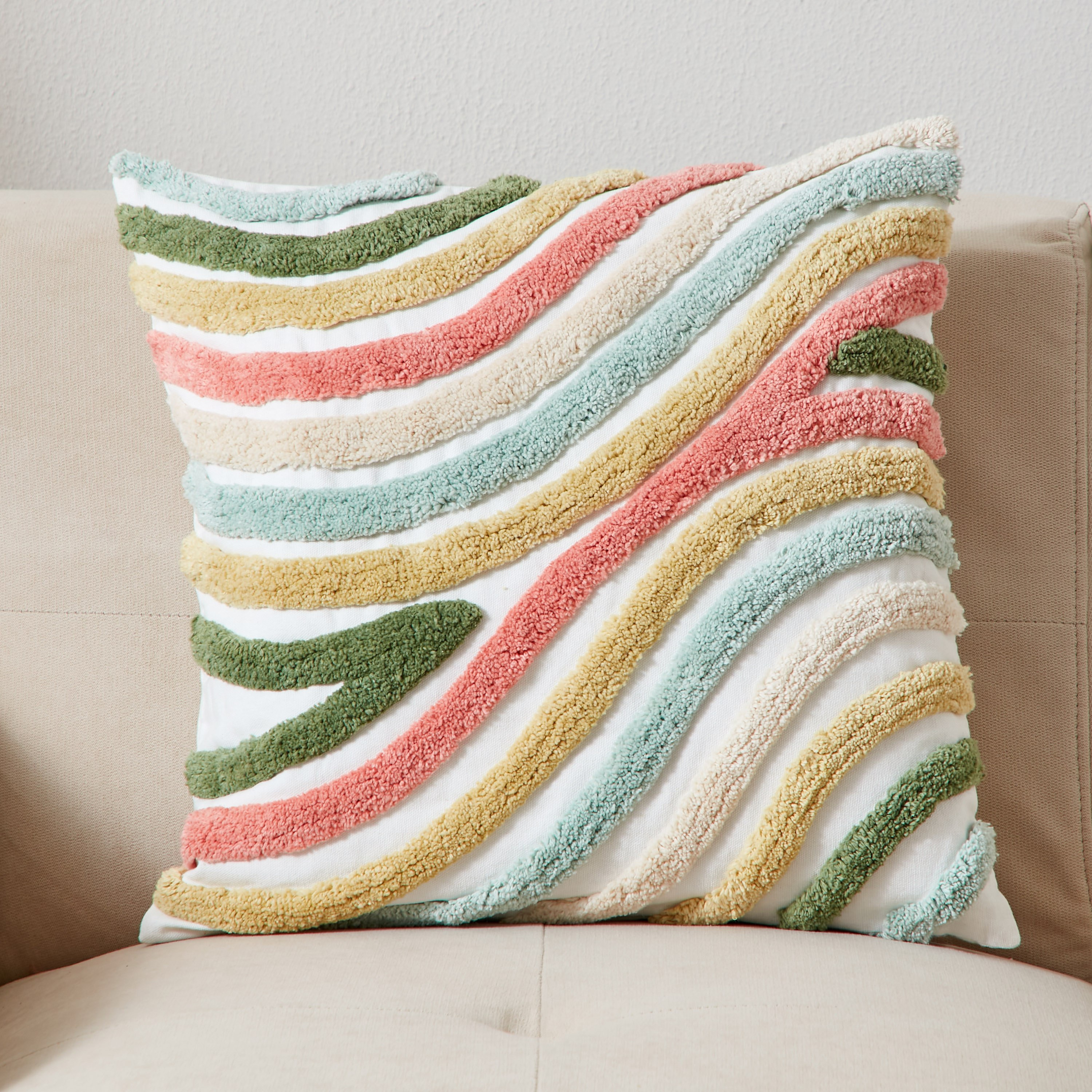 وسادة محشوة مطرزة ومعنقدة من روكس - 45x45 سم-hbxlivingroom-furnishings-cushionsandcovers-filledcushions-image-1