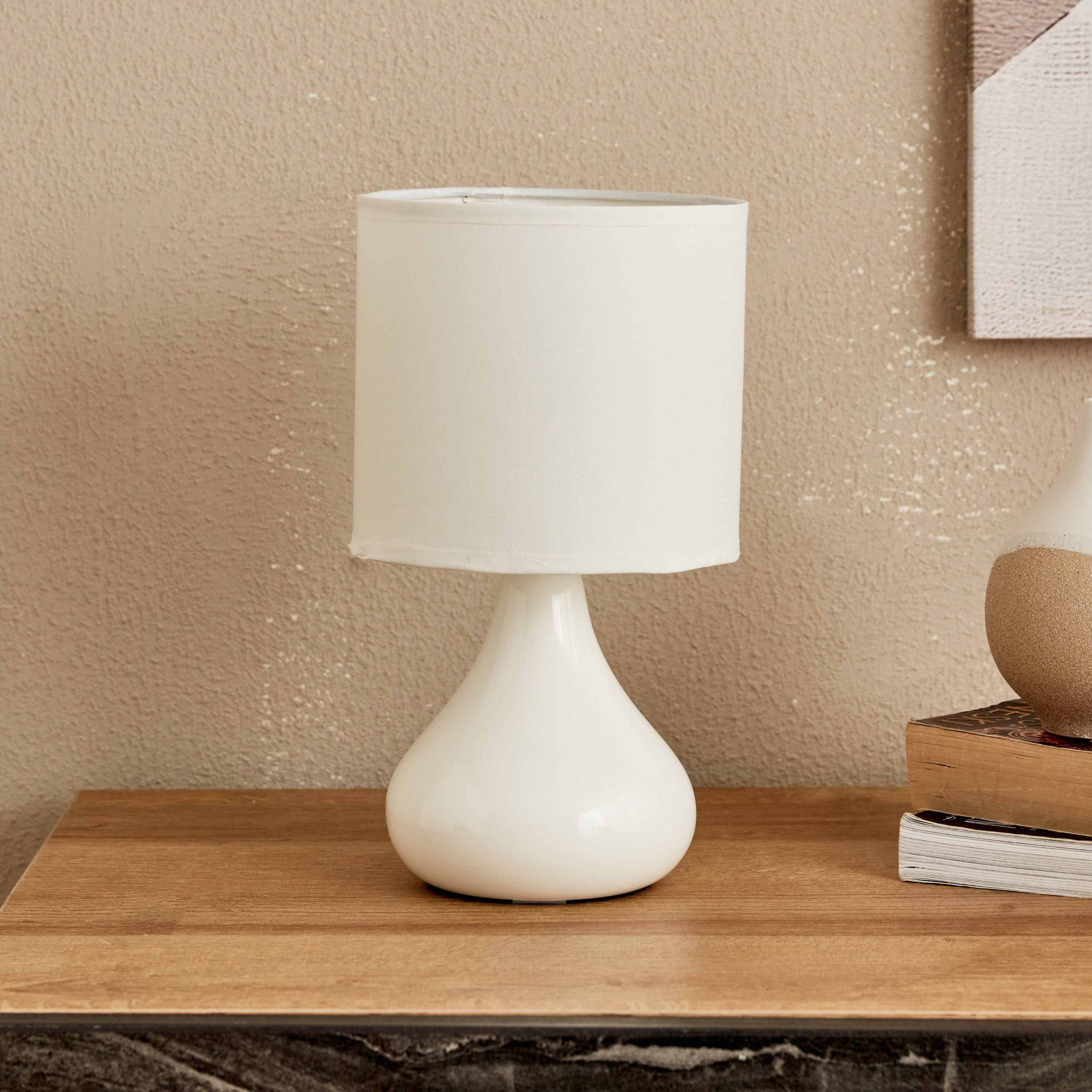 مصباح طاولة سيراميك من كلارك - 14x14x23 سم-hbxlivingroom-lighting-tablelamps-image-1