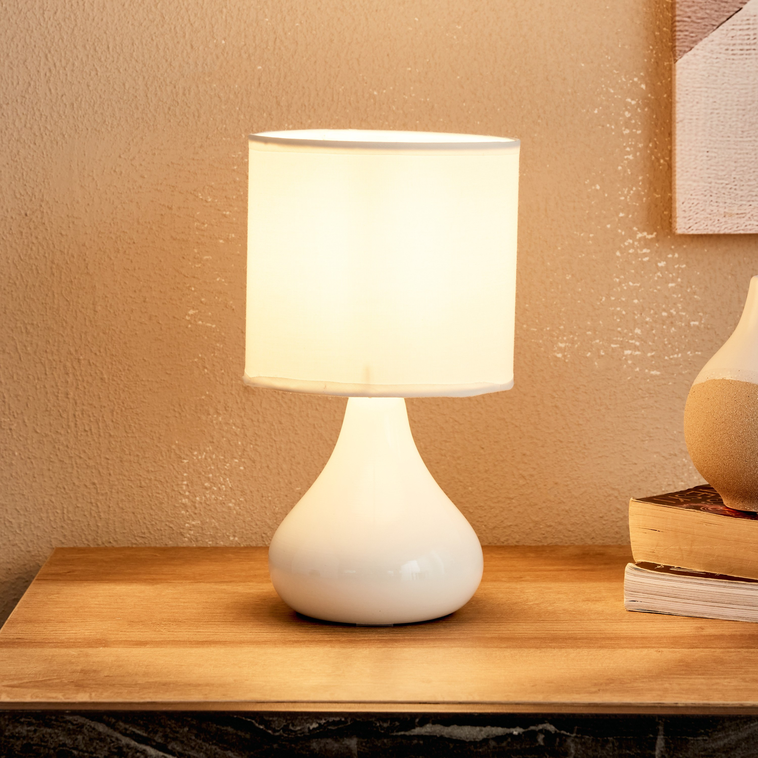 مصباح طاولة سيراميك من كلارك - 14x14x23 سم-hbxlivingroom-lighting-tablelamps-image-2
