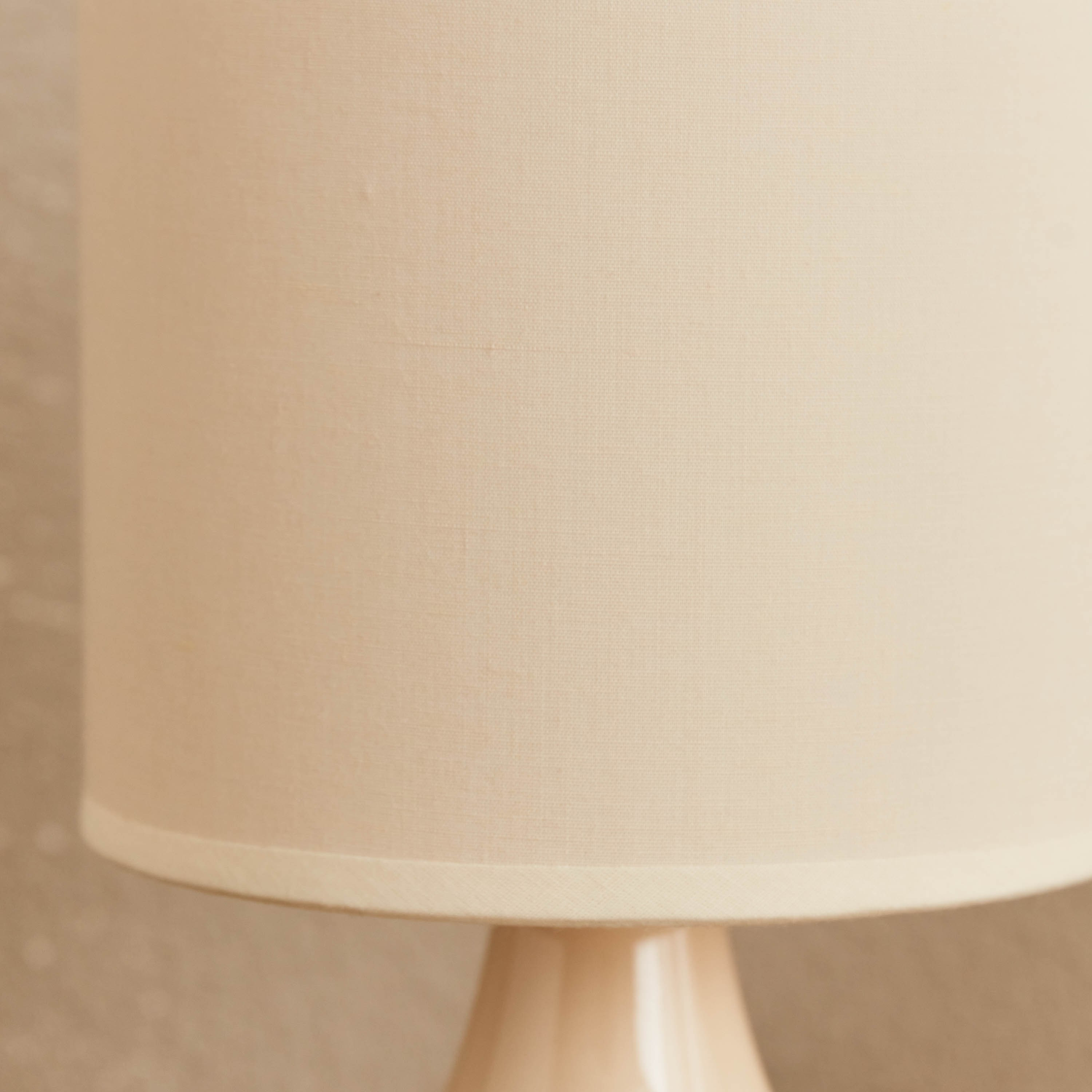 مصباح طاولة سيراميك من كلارك - 14x14x23 سم-hbxlivingroom-lighting-tablelamps-image-3