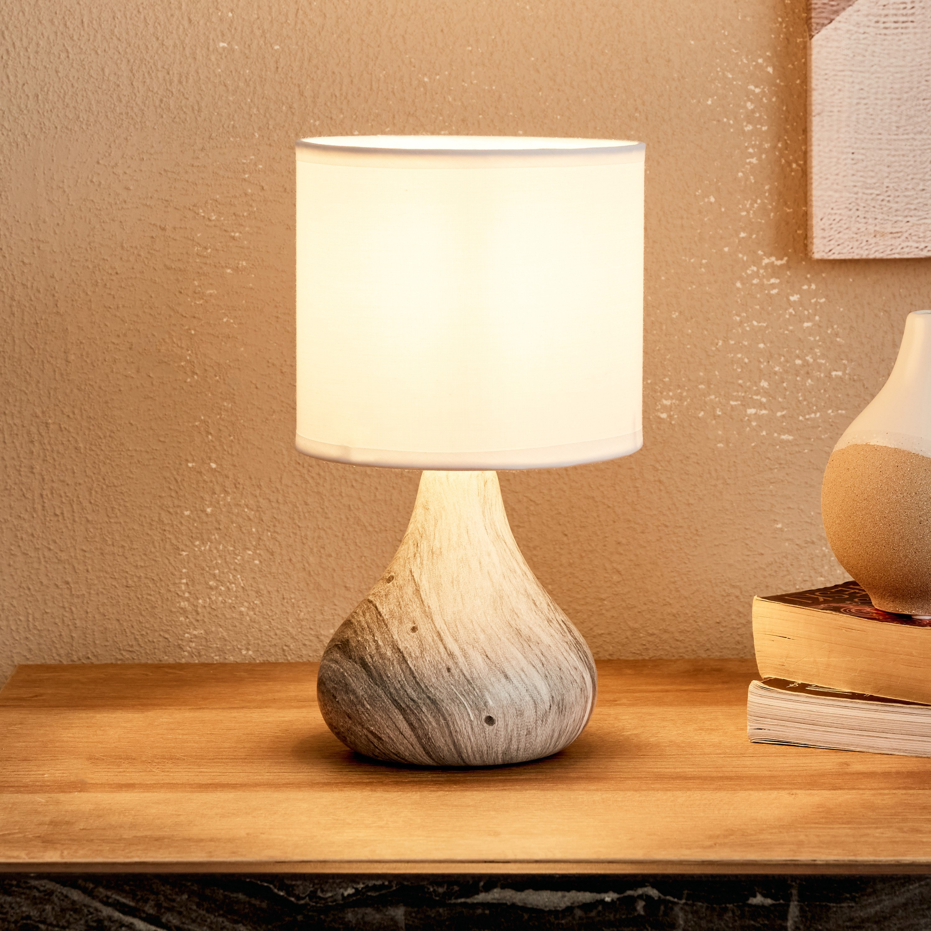 مصباح طاولة سيراميك بتأثير رخام من كلارك - 14x14x23 سم-hbxlivingroom-lighting-tablelamps-image-2
