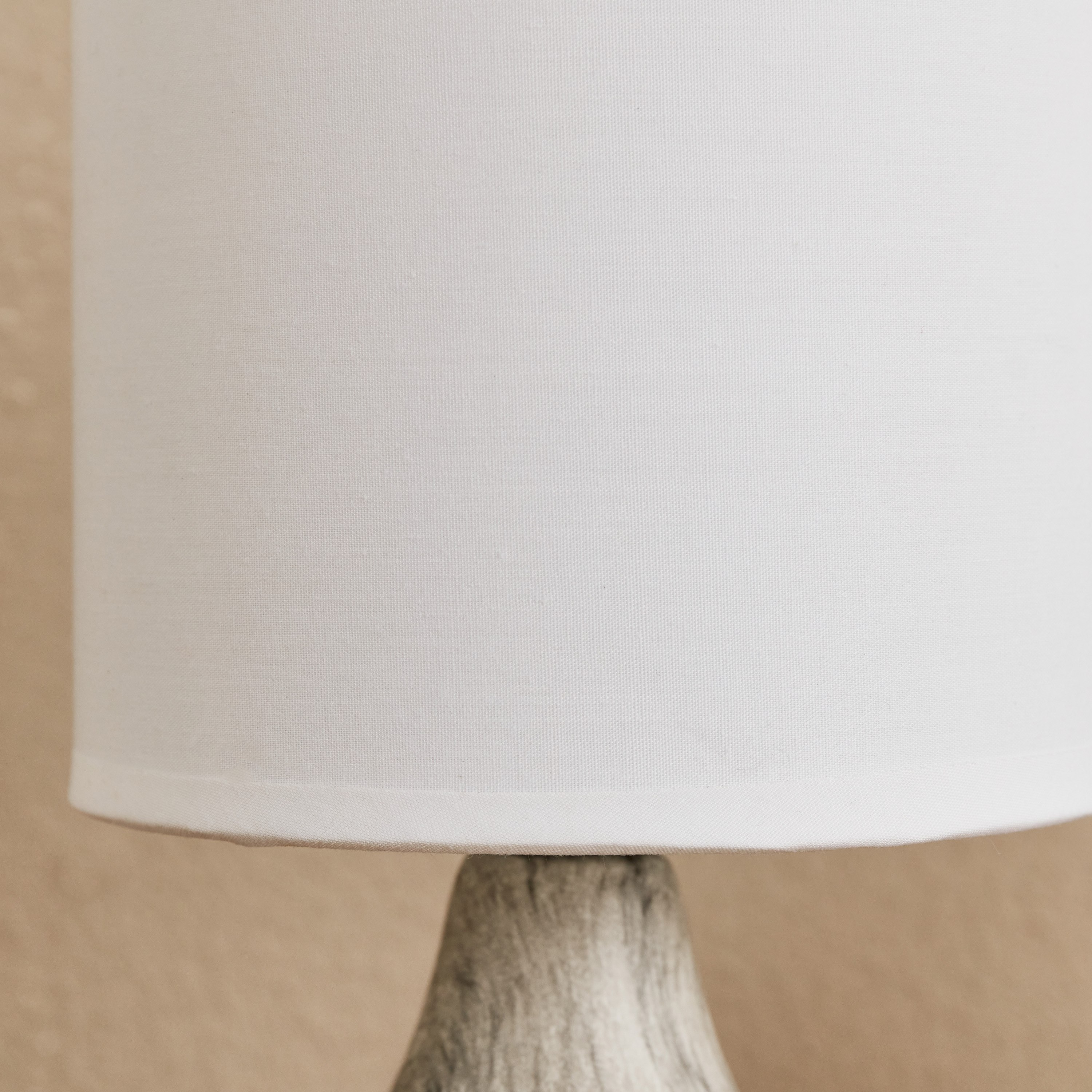 مصباح طاولة سيراميك بتأثير رخام من كلارك - 14x14x23 سم-hbxlivingroom-lighting-tablelamps-image-3