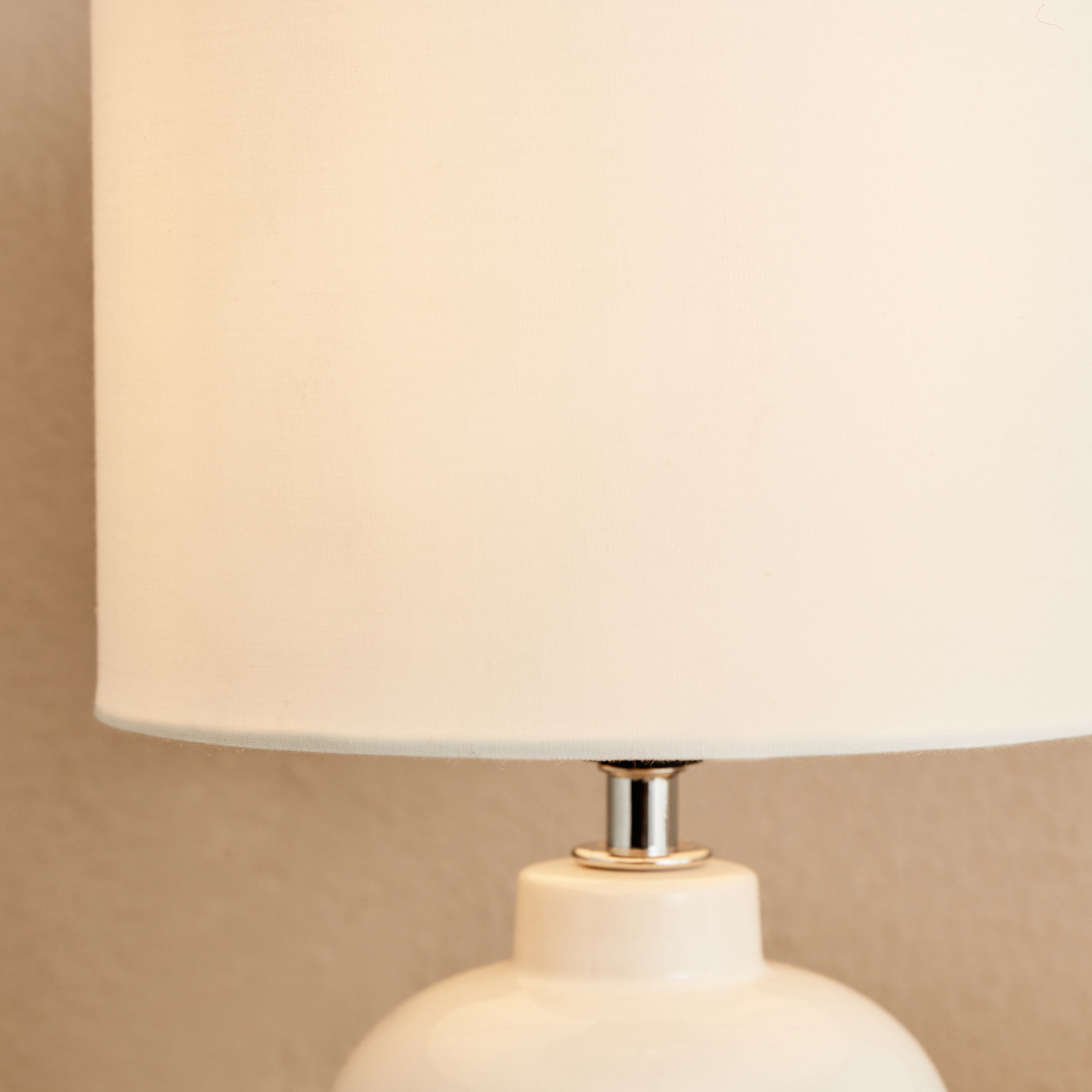 مصباح طاولة سيراميك من كلارك - 18x18x32 سم-hbxlivingroom-lighting-tablelamps-image-3