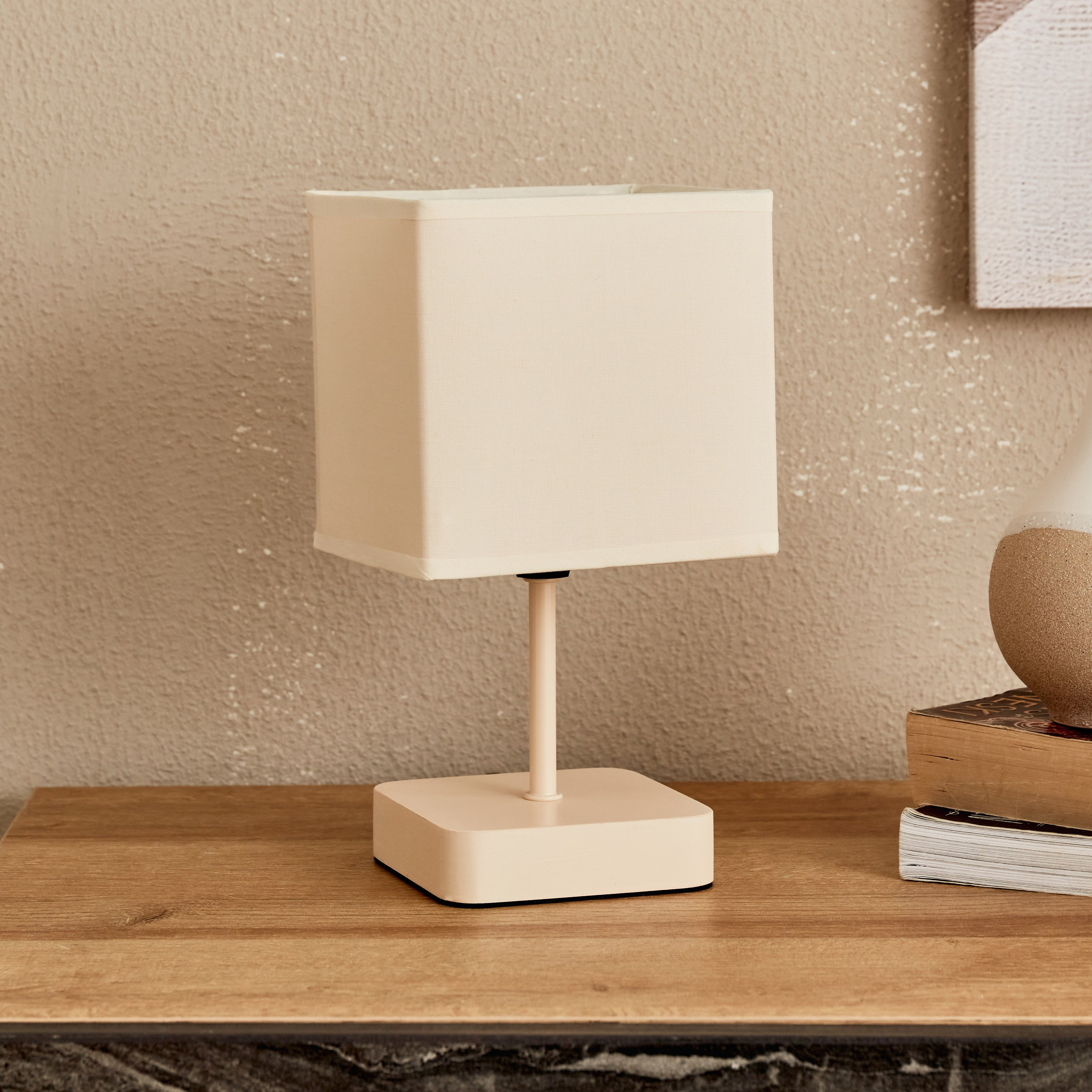مصباح طاولة سيراميك من كلارك - 13x13x24 سم-hbxlivingroom-lighting-tablelamps-image-1