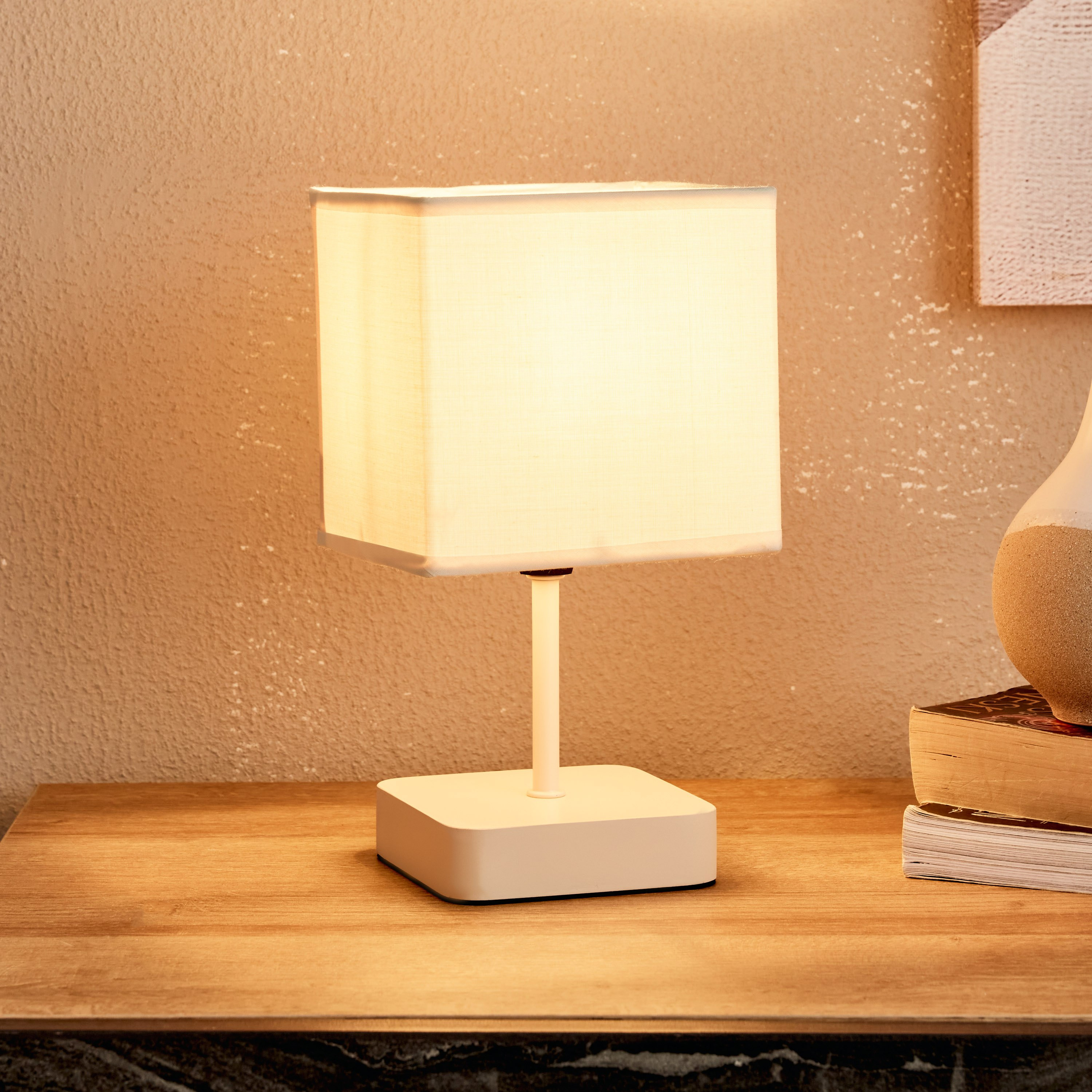 مصباح طاولة سيراميك من كلارك - 13x13x24 سم-hbxlivingroom-lighting-tablelamps-image-2