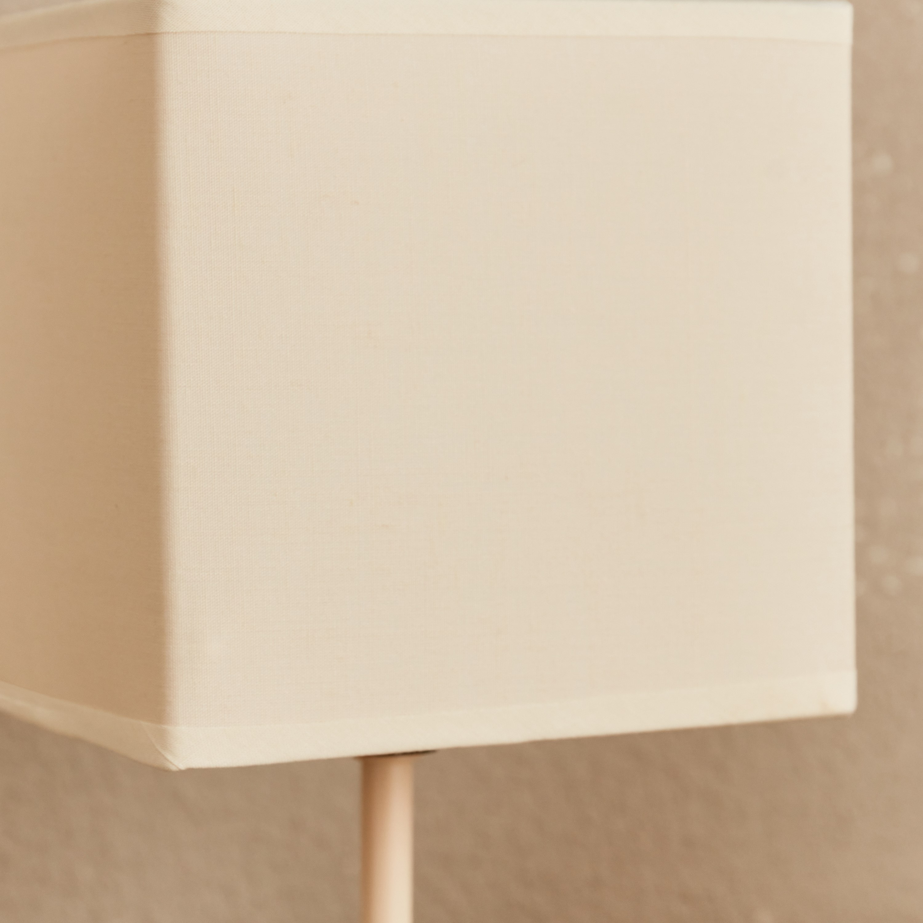 مصباح طاولة سيراميك من كلارك - 13x13x24 سم-hbxlivingroom-lighting-tablelamps-image-3