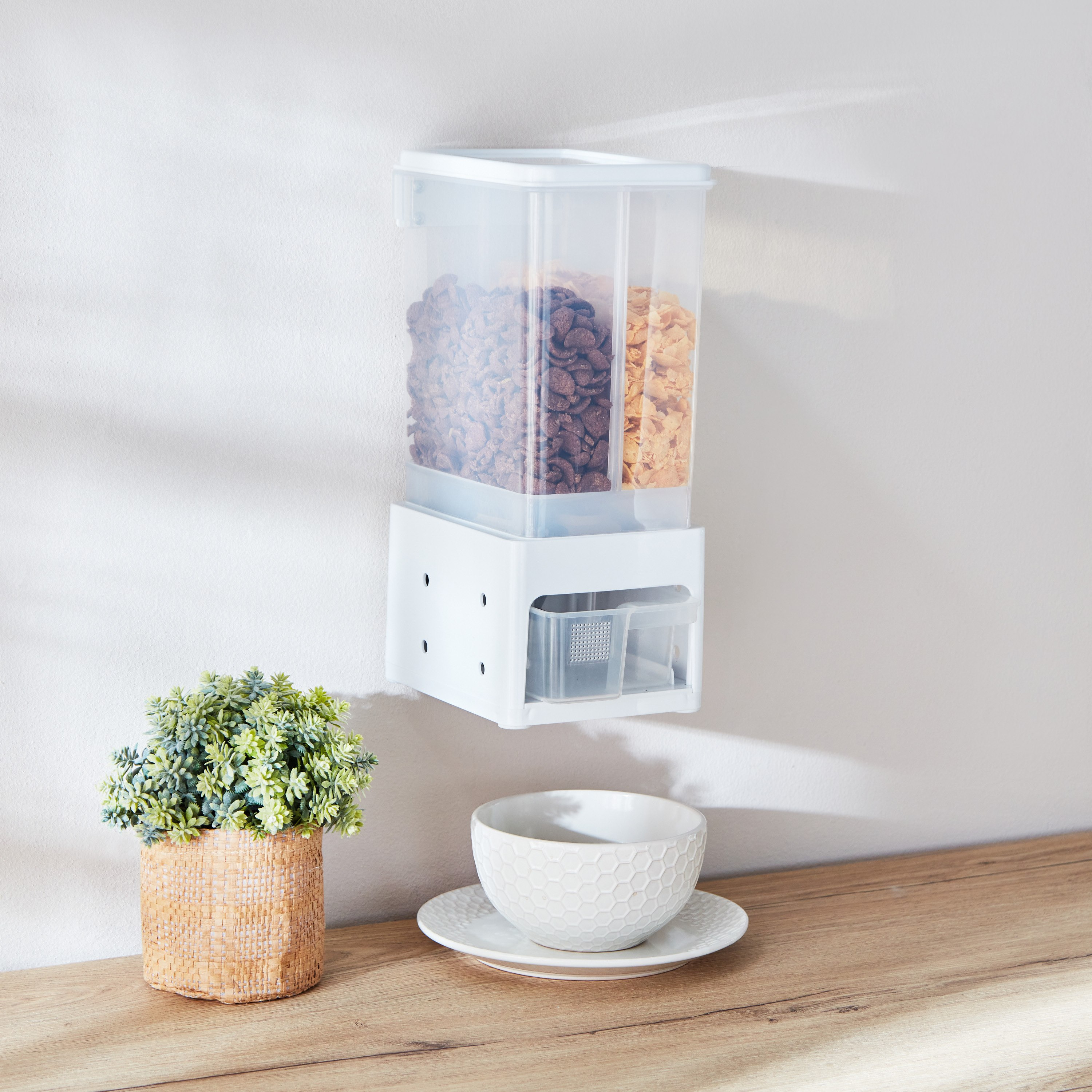 حامل حبوب مزدوج يعلّق على الحائط مع كوب من إسينشيال-hbxhomeware-hbxkitchen-image-5