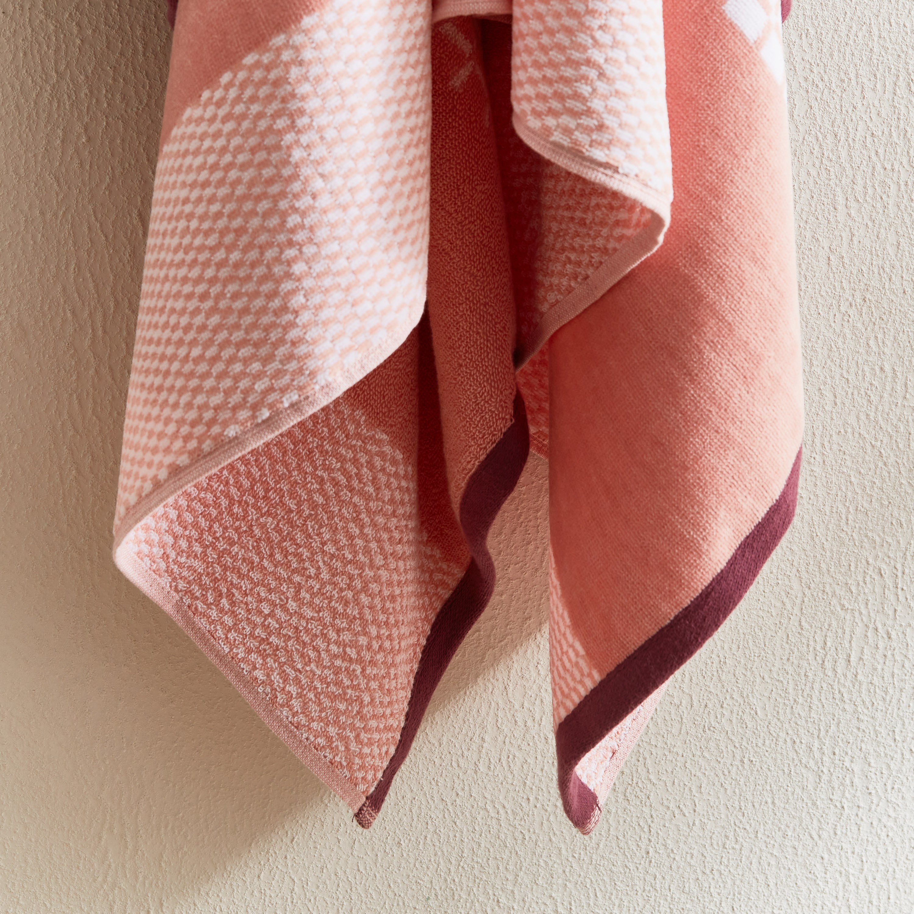 منشفة شاطئ قطن روزا من فيفيد - 86x160 سم-hbxbathroom-bathroomtextiles-image-2