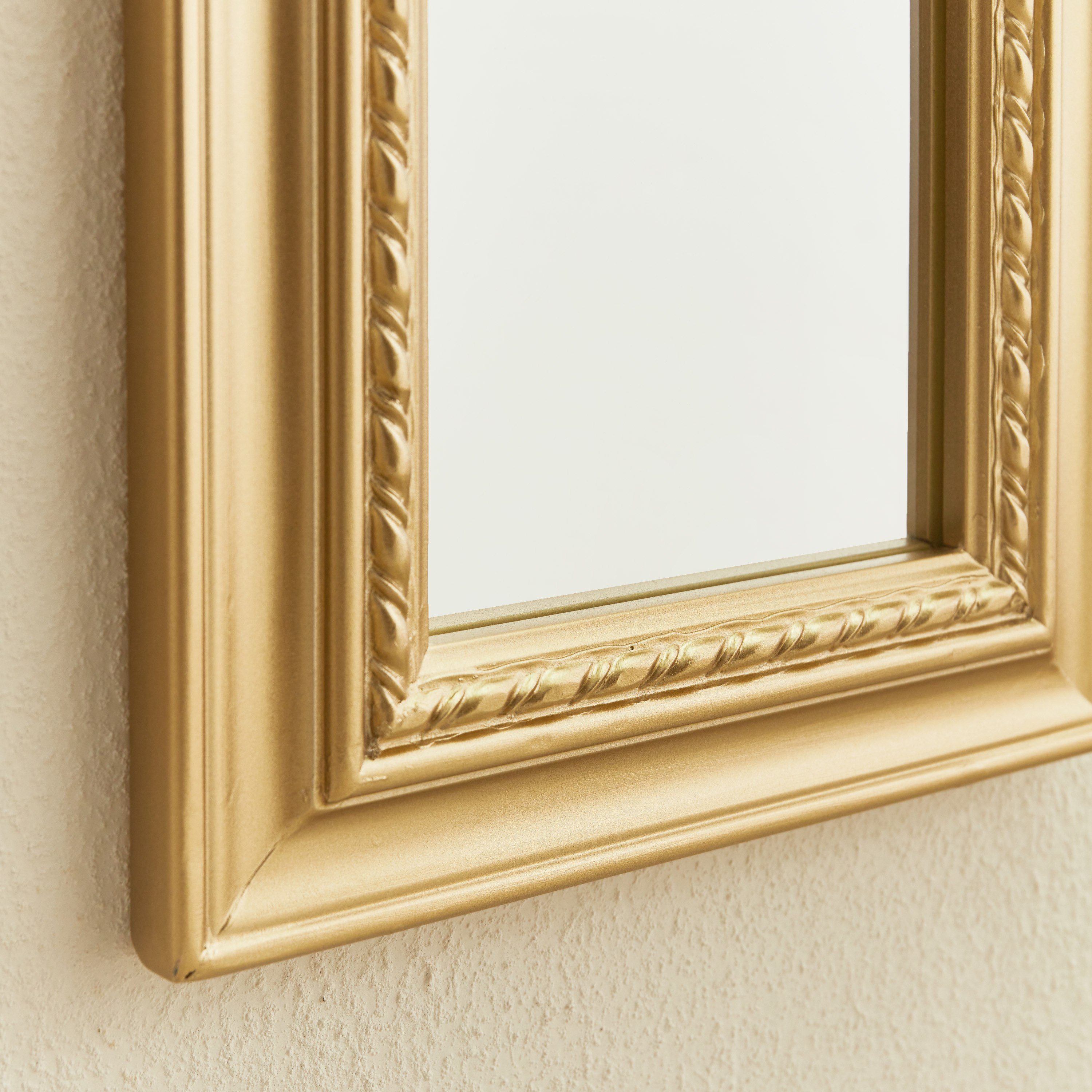 مرآة حائط بإطار خشبي مع زهرة راتنج من لاجو - 21x132 سم-hbxhomeware-hbxdecorandfurnishings-image-4
