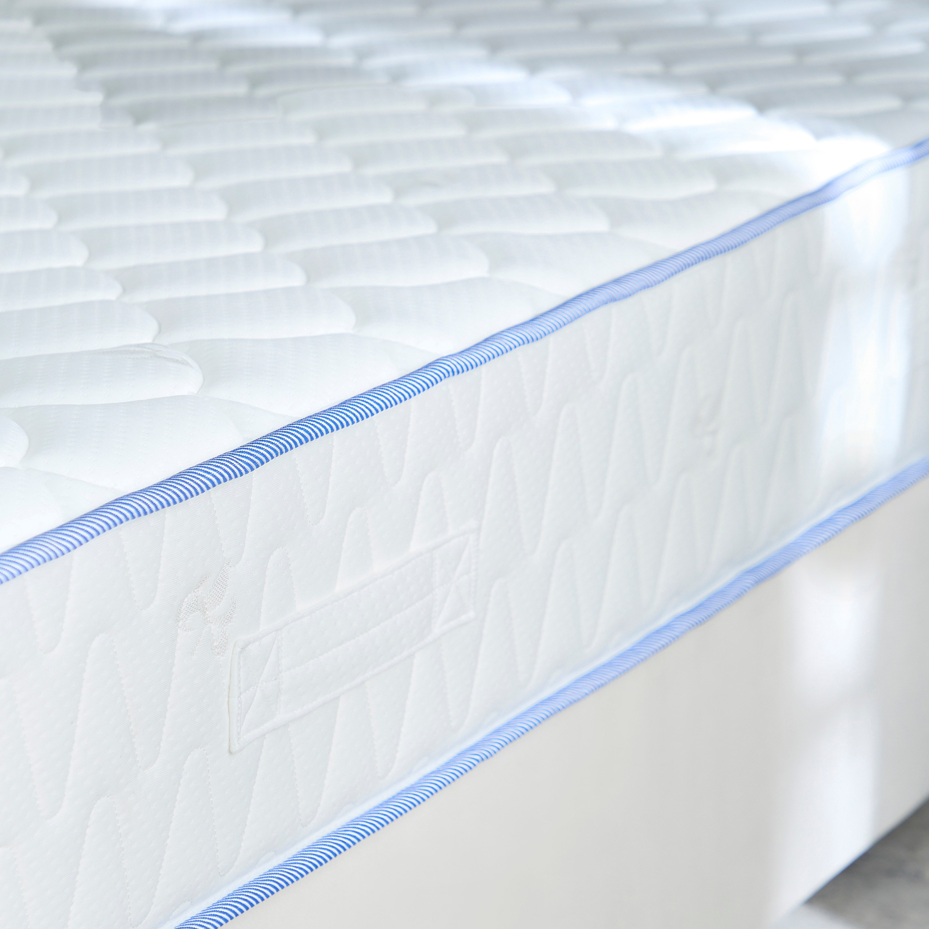 SleepLuxe iCool Gel infused Memory Foam Medium Firm Pocket Spring Single Mattress - 90x200x25 cm-hbxfurniture-bedroom-mattresses-single-image-4